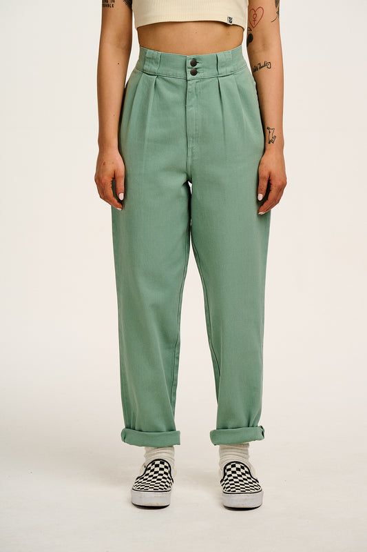 Addison - Cotton Tapered Twill Trousers in Green Bay Wash