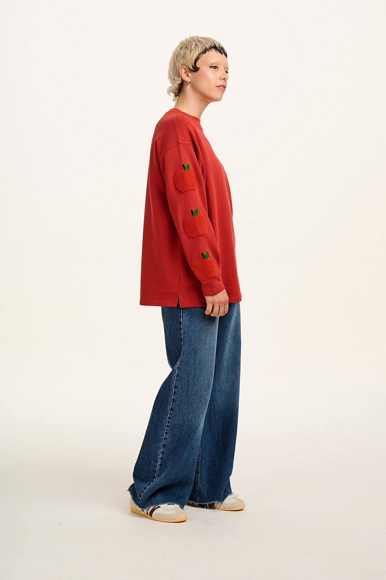 Kai - Midweight Cotton Crew Neck Sweatshirt in Red Apples Motif