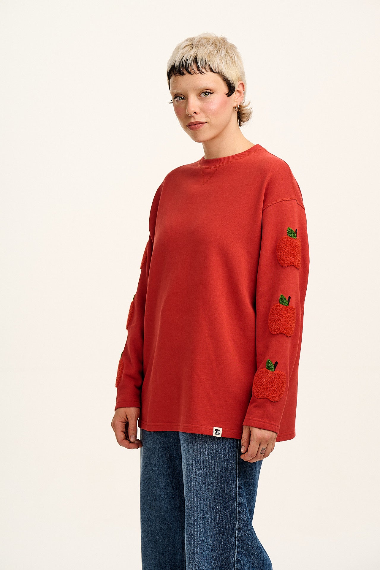 Kai - Midweight Cotton Crew Neck Sweatshirt in Red Apples Motif