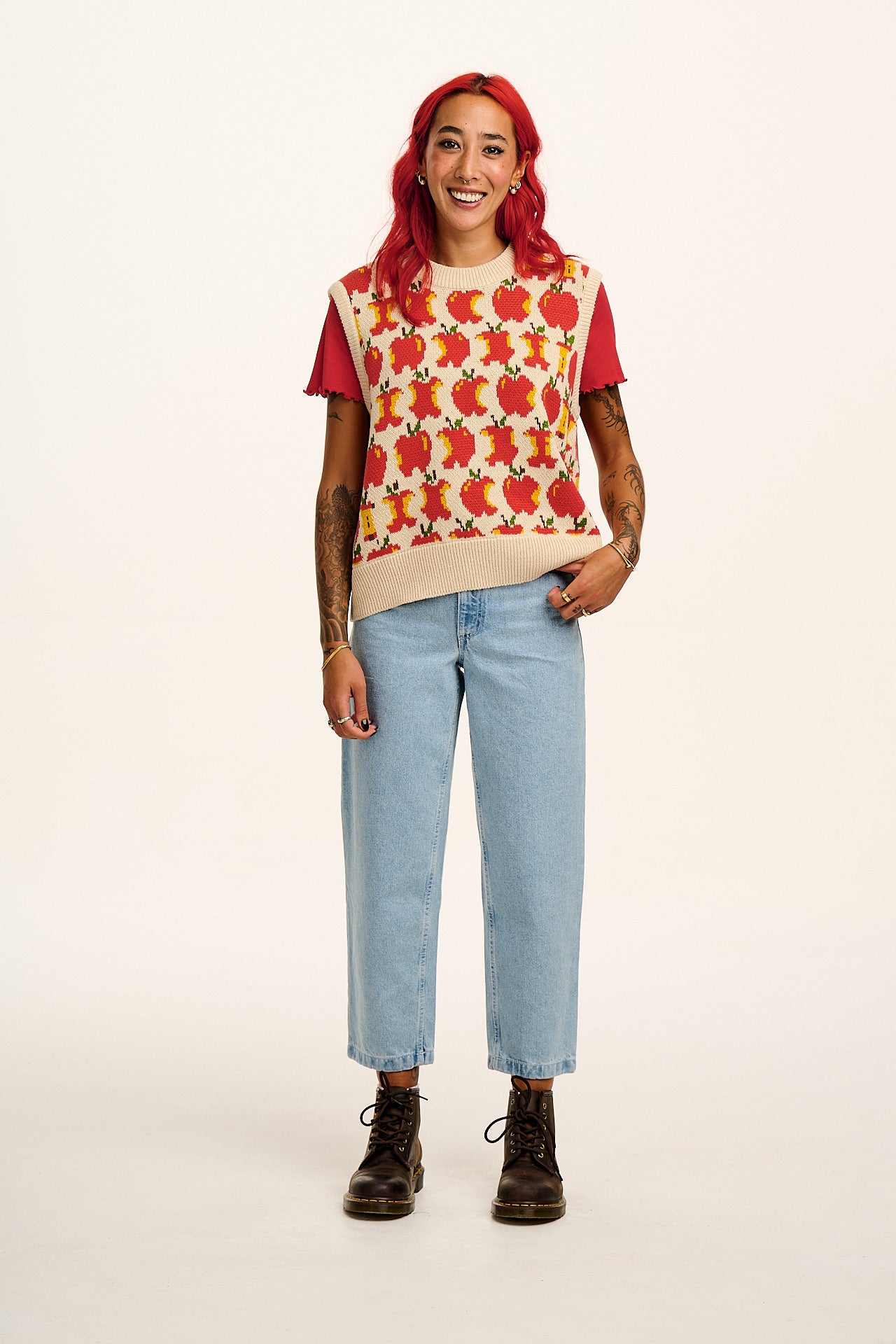 Saffle - Knitted Sweater Vest in Red Apples