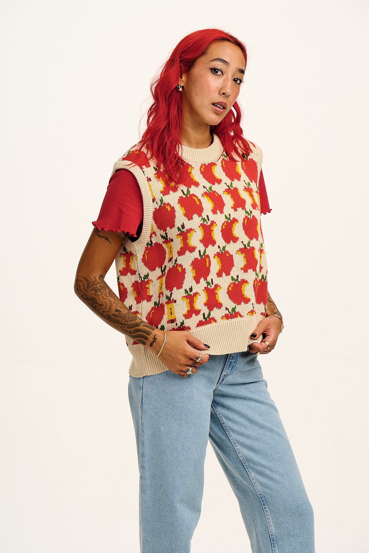 Saffle - Knitted Sweater Vest in Red Apples