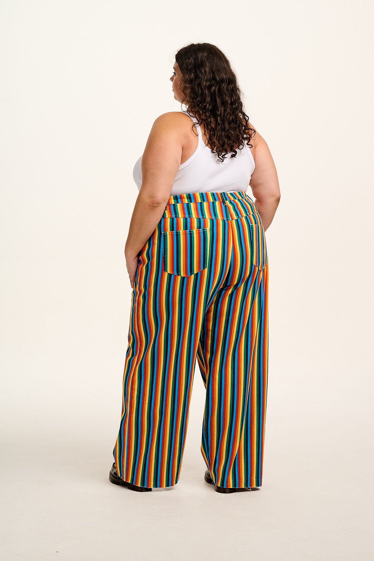 Carter - High Waisted Jeans in Rainbow Print