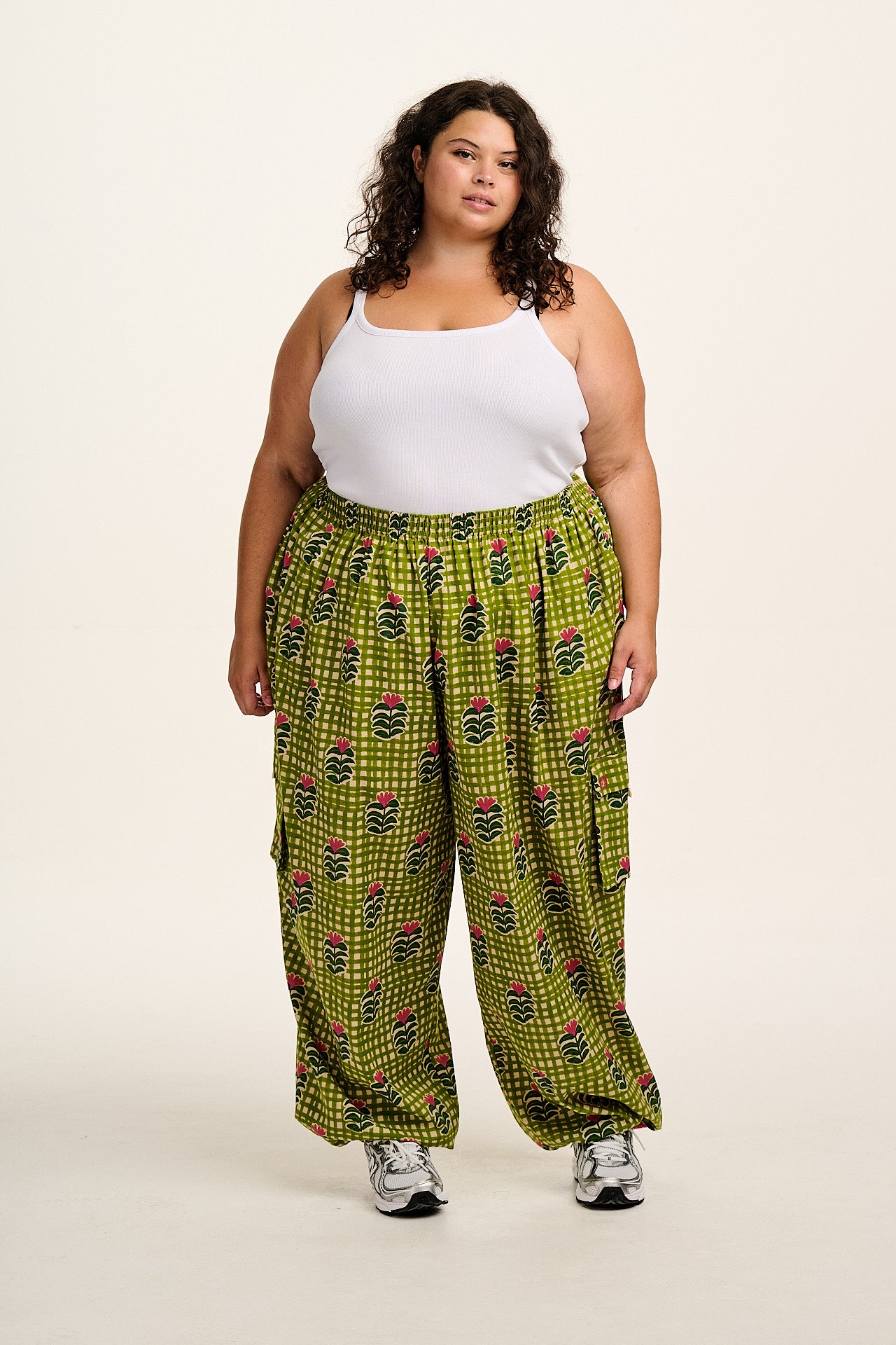 Rumi - Cotton & Linen Barrel Trousers in Blooming Green Checkerboard