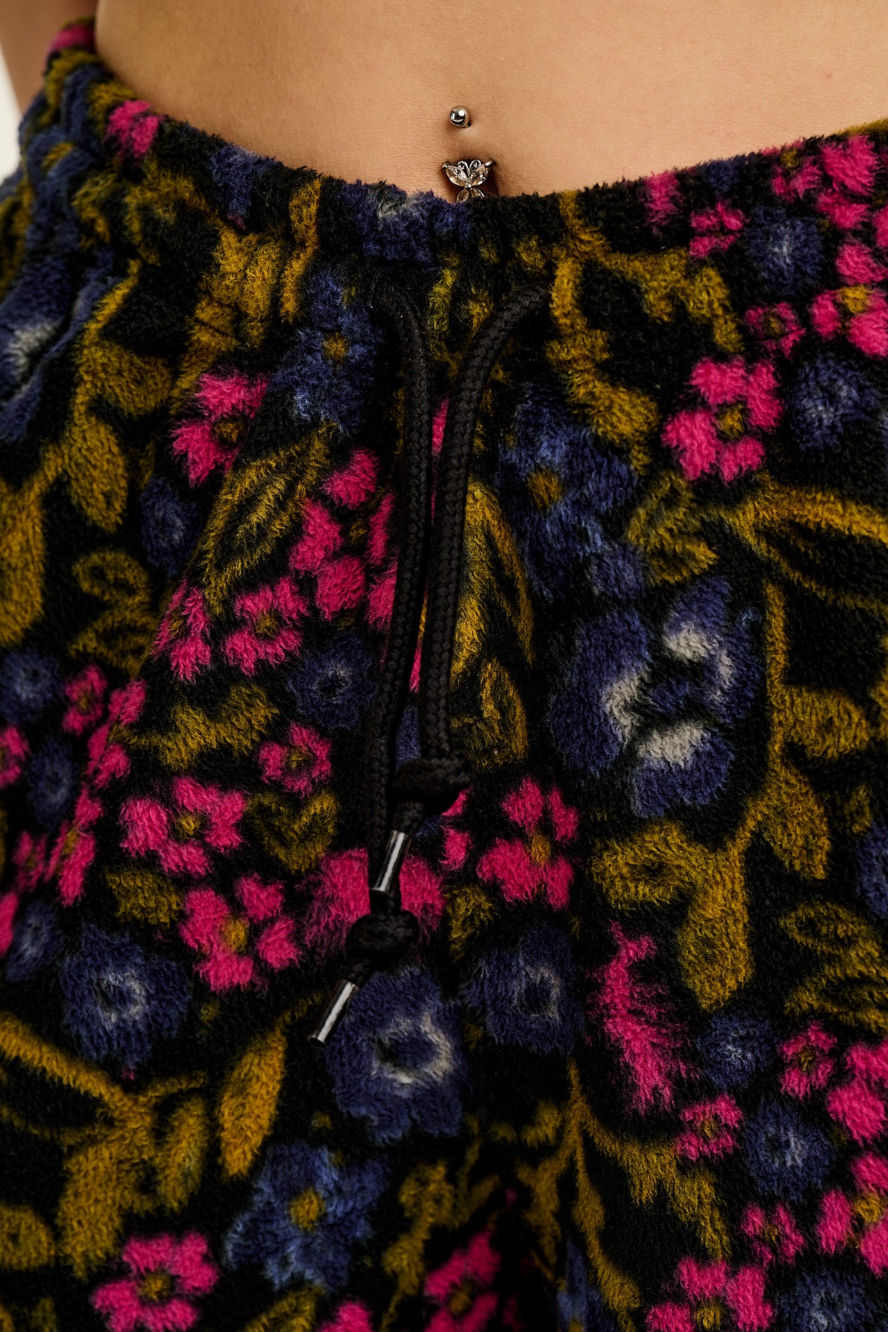 Jamie - Polar Fleece Jogger in Grunge Ditsy Floral Print