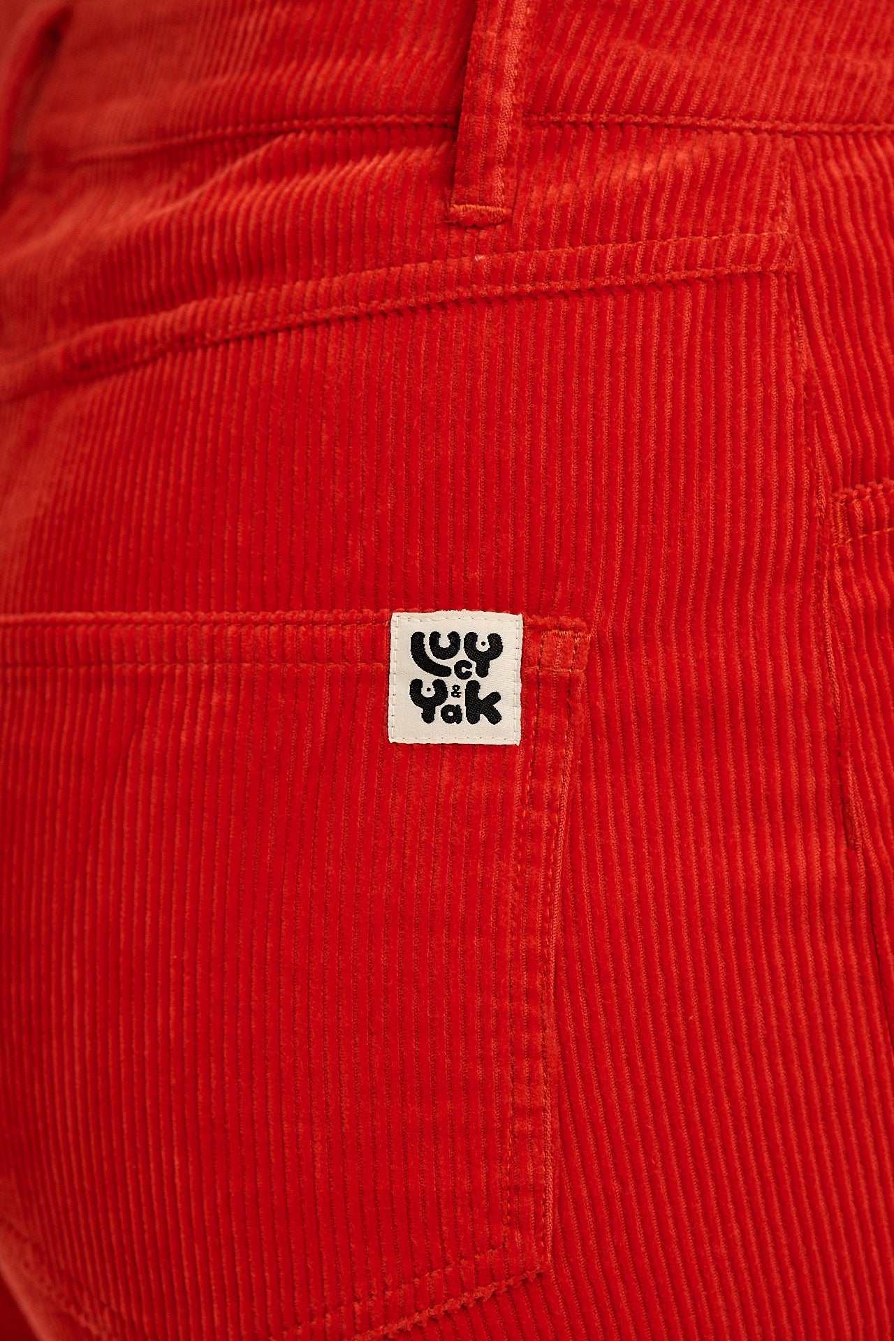 Drew - Cropped Straight Leg Corduroy Trousers in Red