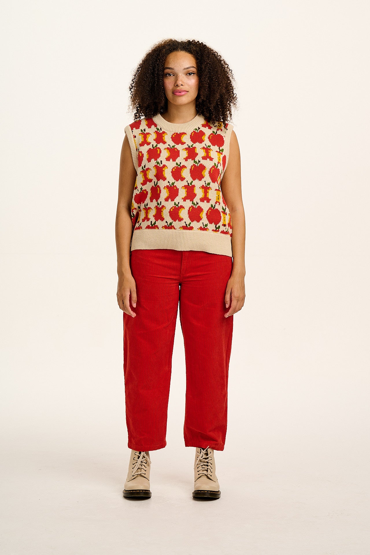 Drew - Cropped Straight Leg Corduroy Trousers in Red