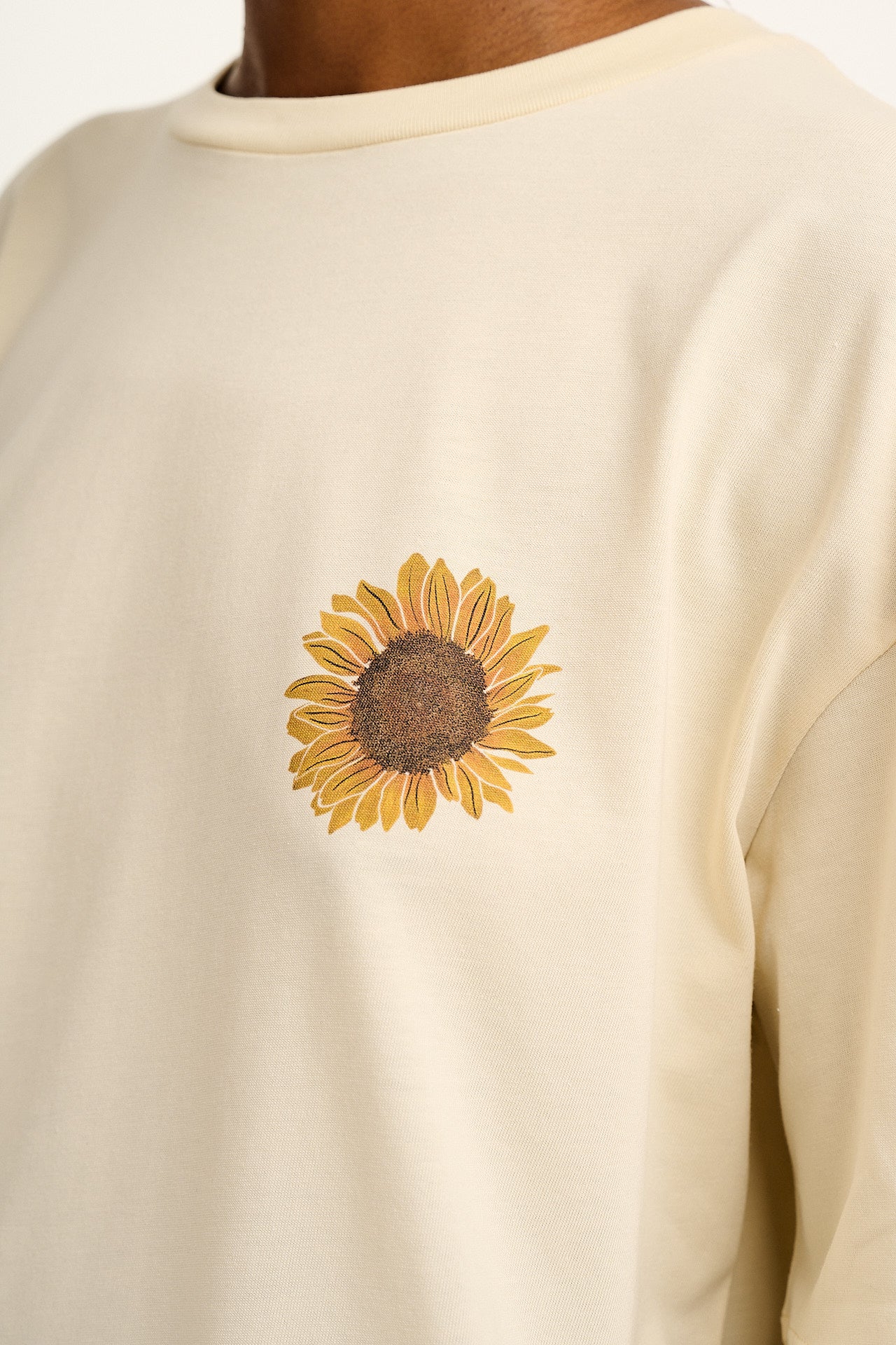 Benny - Organic Cotton T-Shirt in Ecru with Logo Sunflower Print