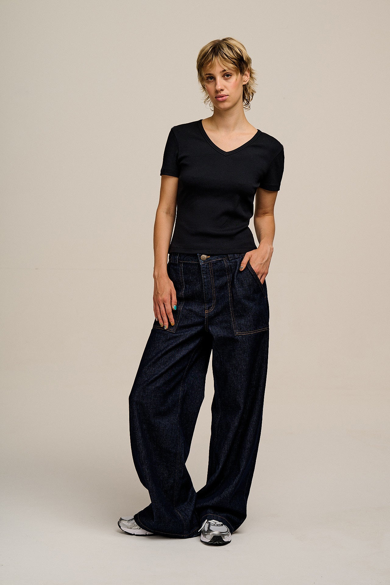 Ivy - Ribbed Cotton V Neck T-Shirt in Black