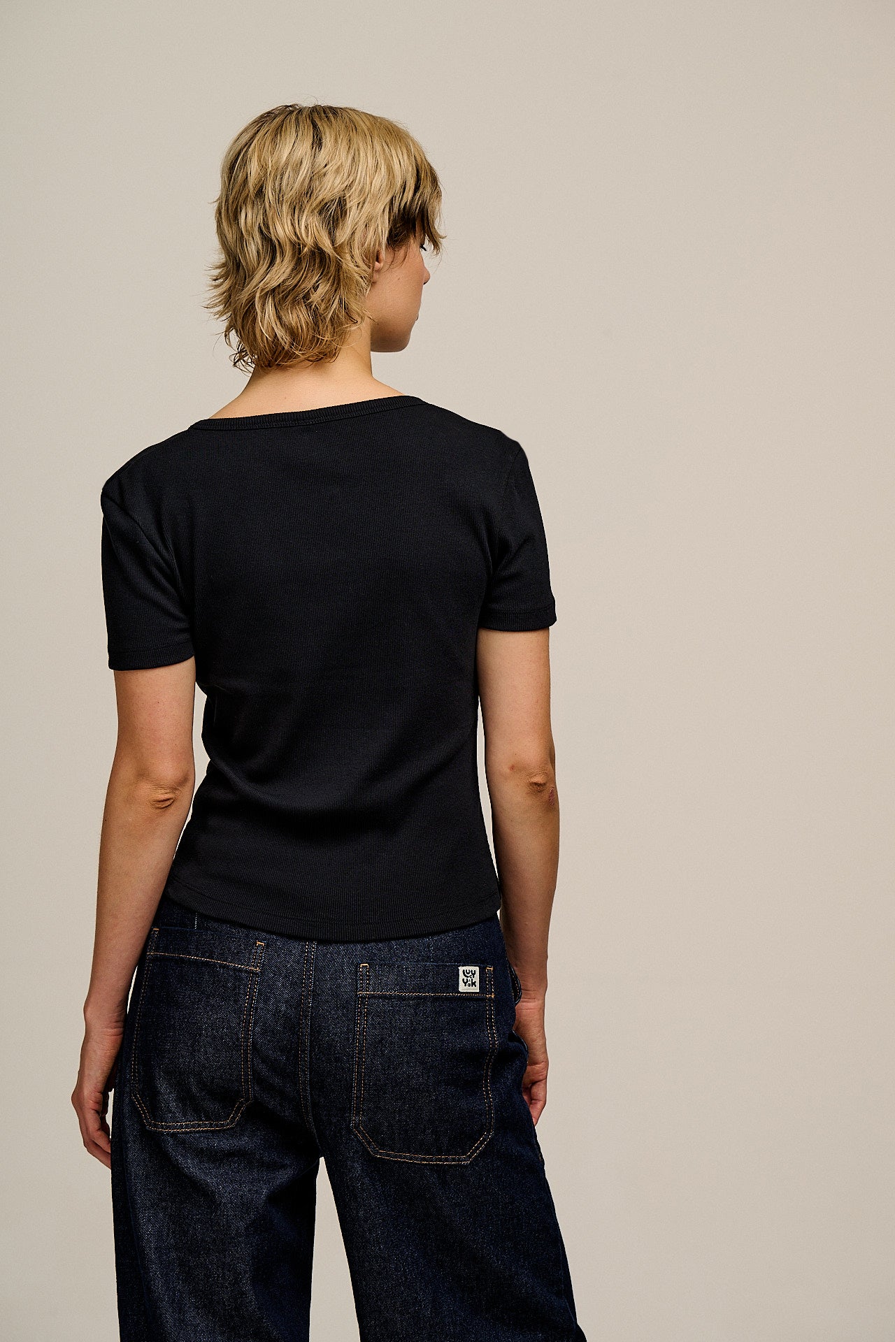 Ivy - Ribbed Cotton V Neck T-Shirt in Black