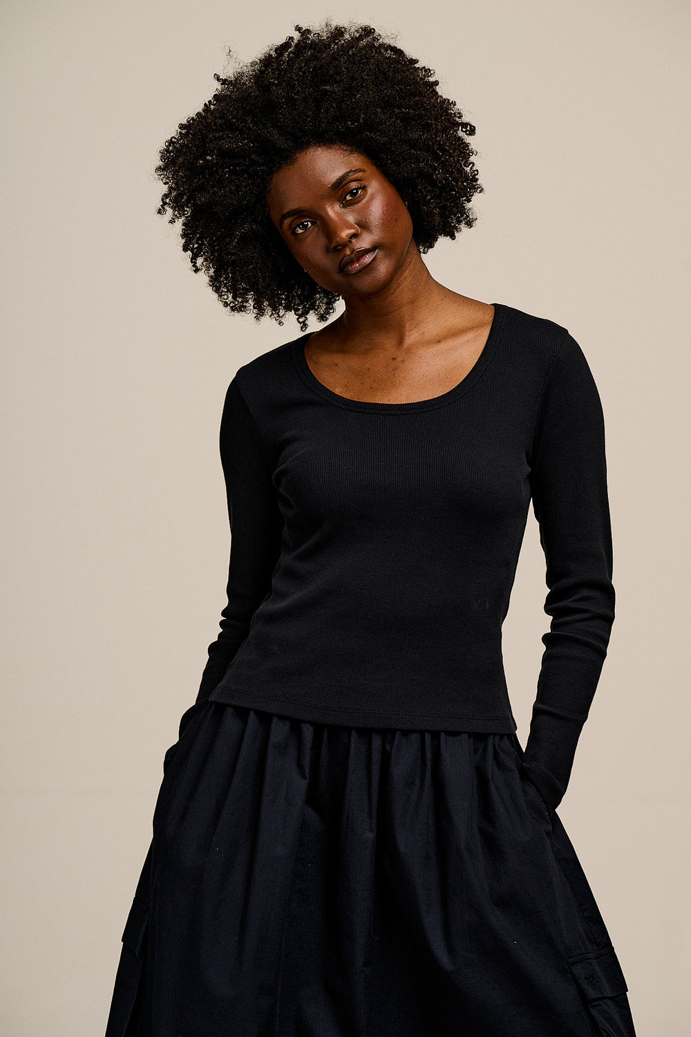 Remy - Ribbed Cotton Scoop Neck Long Sleeve T-Shirt in Black