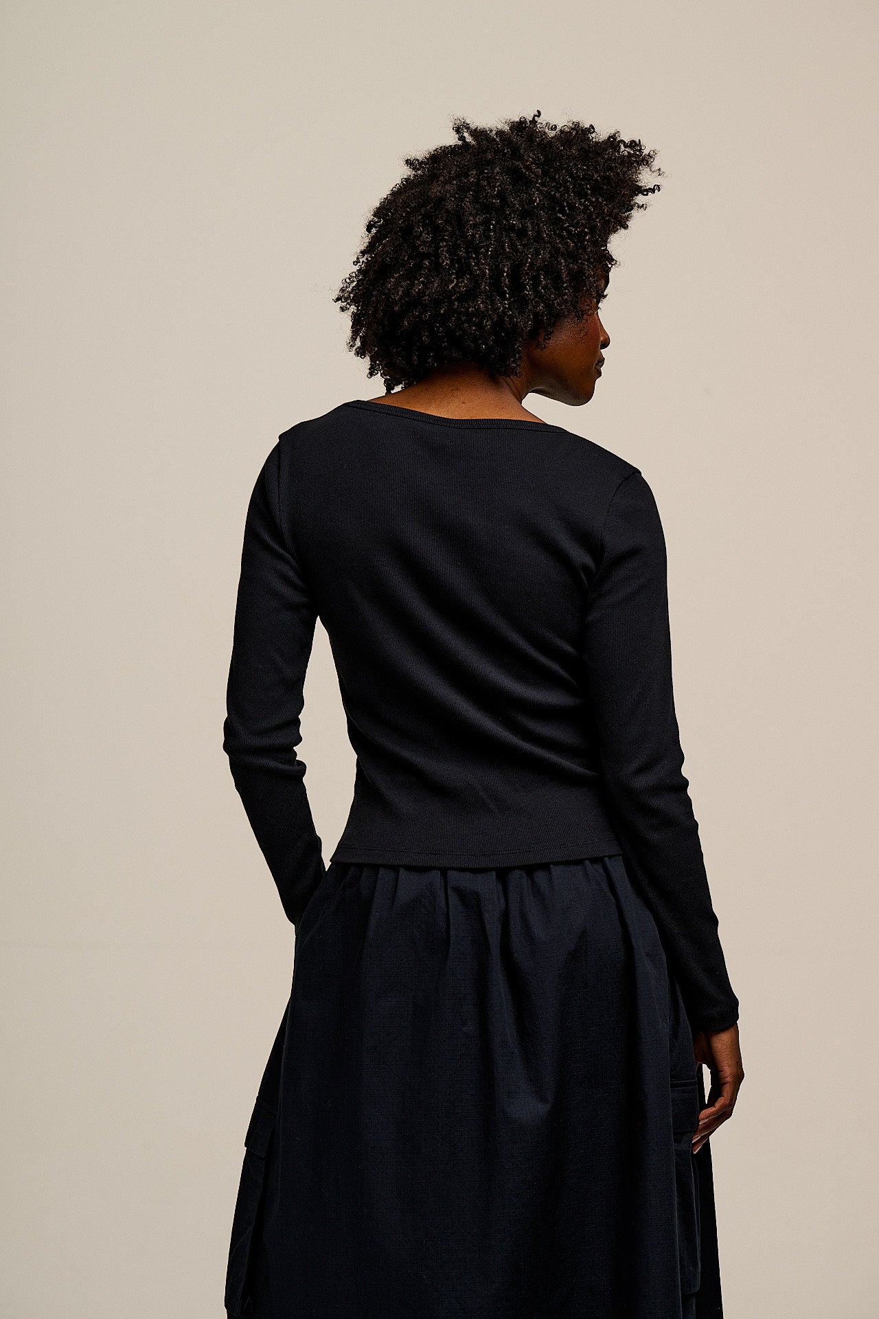 Remy - Ribbed Cotton Scoop Neck Long Sleeve T-Shirt in Black