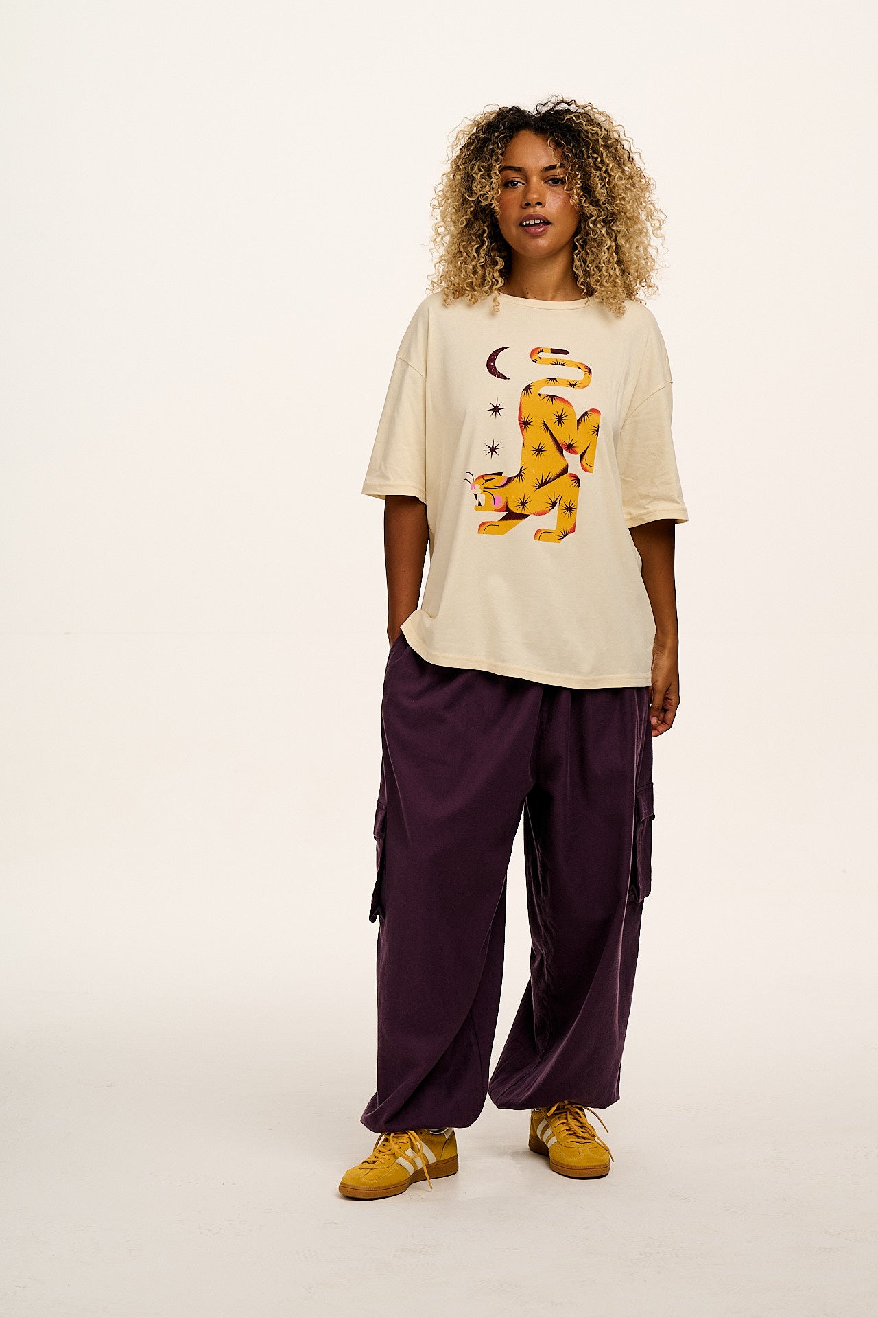 L.E. Benny - Oversized Cotton T-Shirt Artist Print by Hugo Alberto