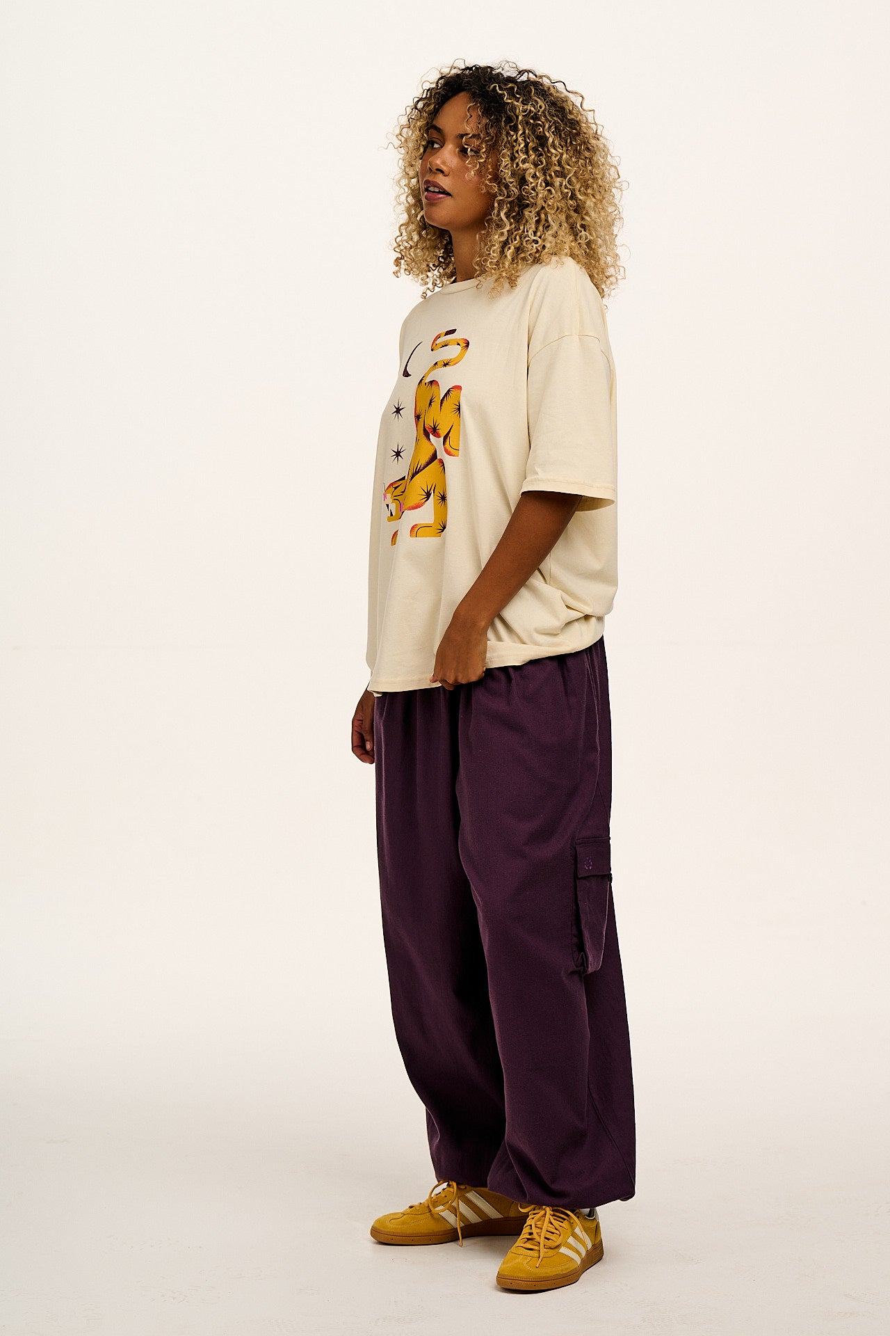 L.E. Benny - Oversized Cotton T-Shirt Artist Print by Hugo Alberto