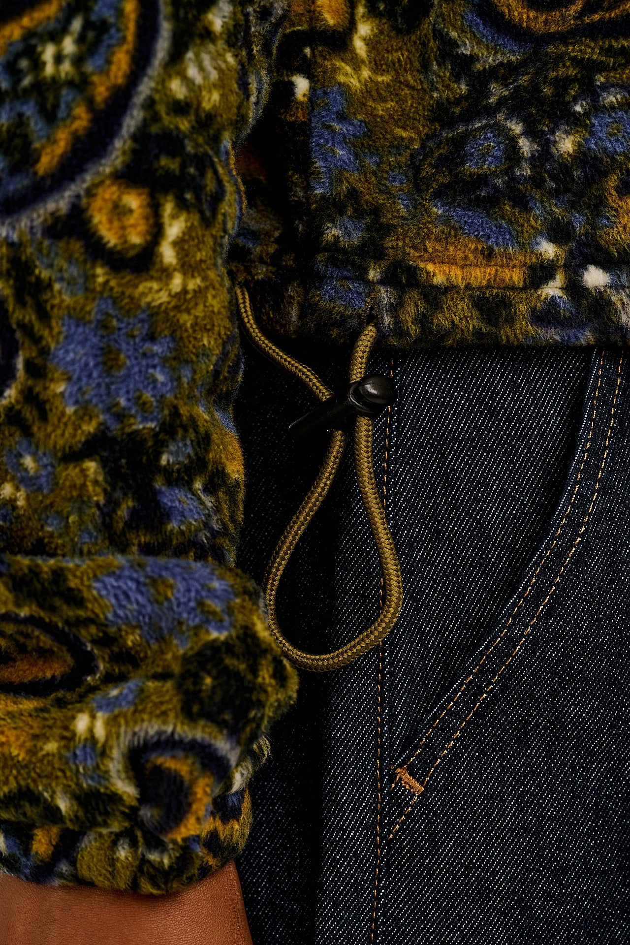 Blake - Cropped Polar Fleece in Grunge Paisley Print