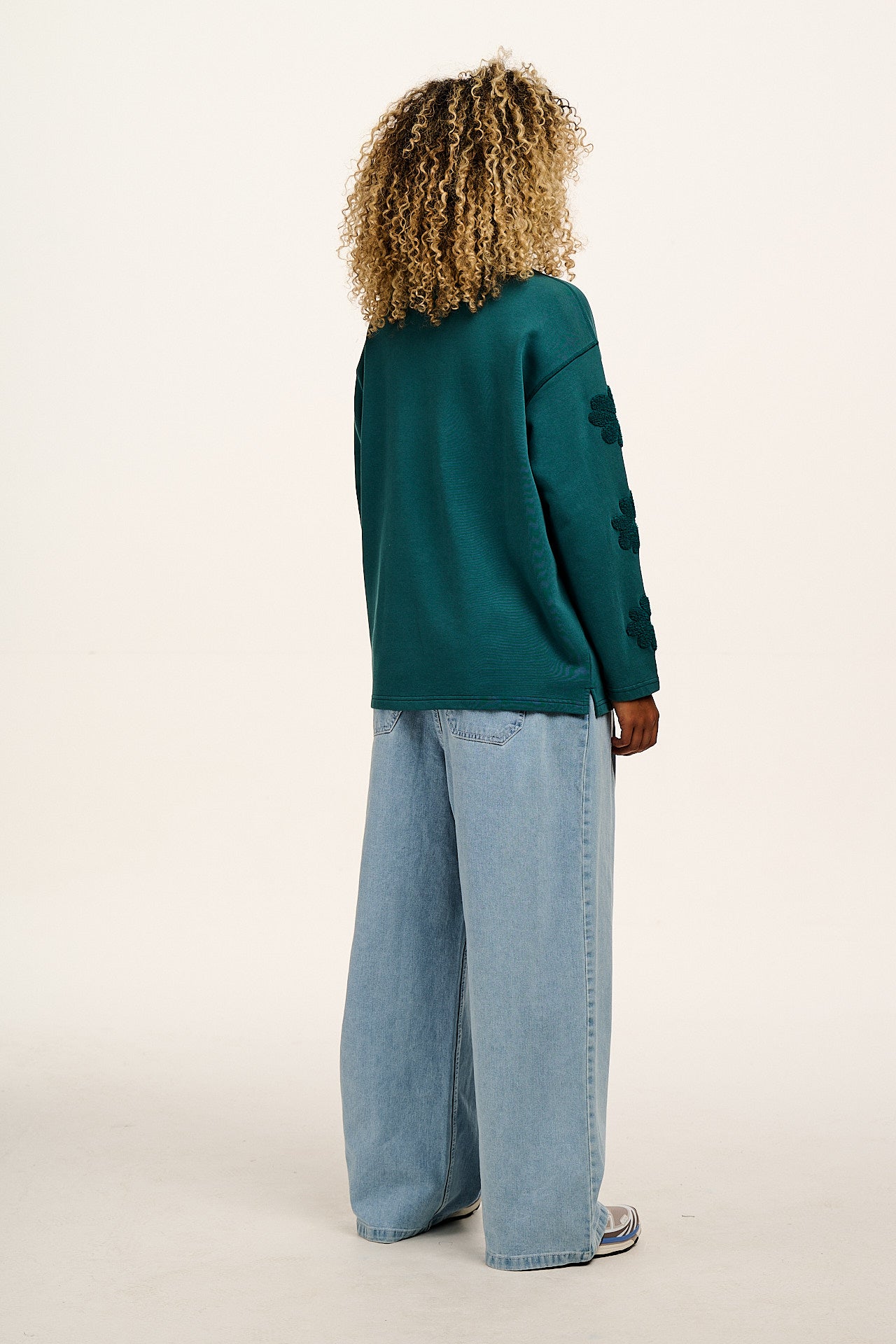 Kai - Midweight Cotton Crew Neck Sweatshirt in Teal Tucker with Flower Motif