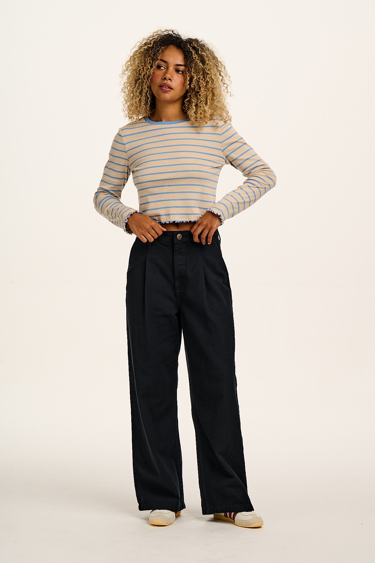 Cole - Wide Leg Denim Jeans in Black