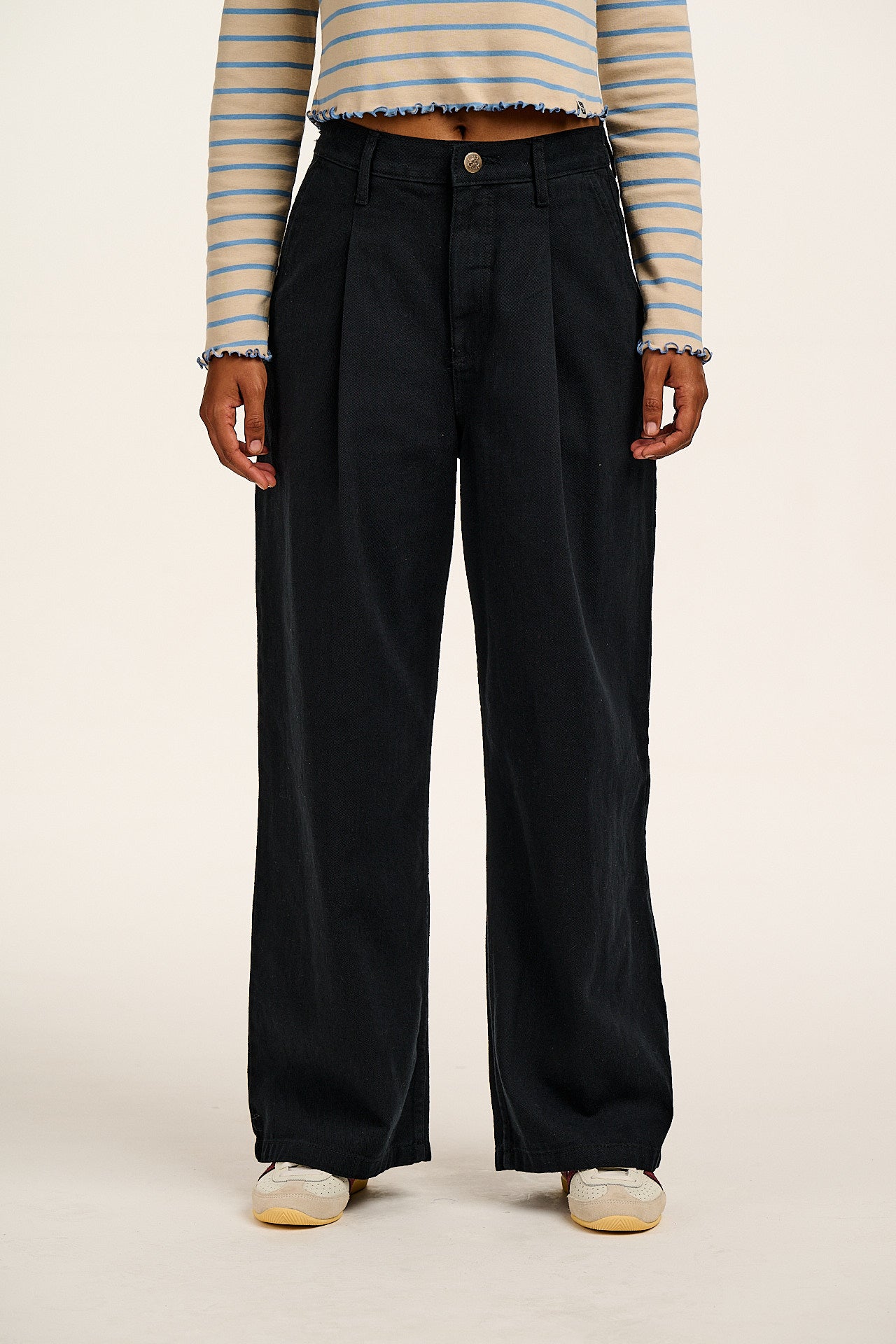 Cole - Wide Leg Denim Jeans in Black