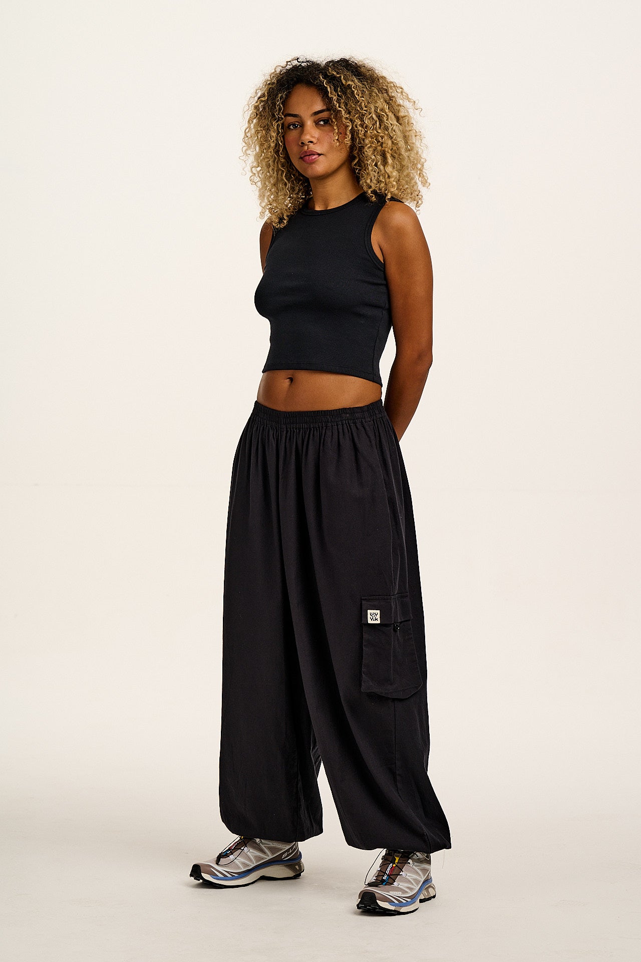 Rumi - Brushed Cotton Barrel Trousers in Black