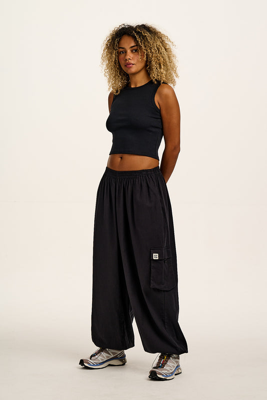 Rumi - Brushed Cotton Barrel Trousers in Black