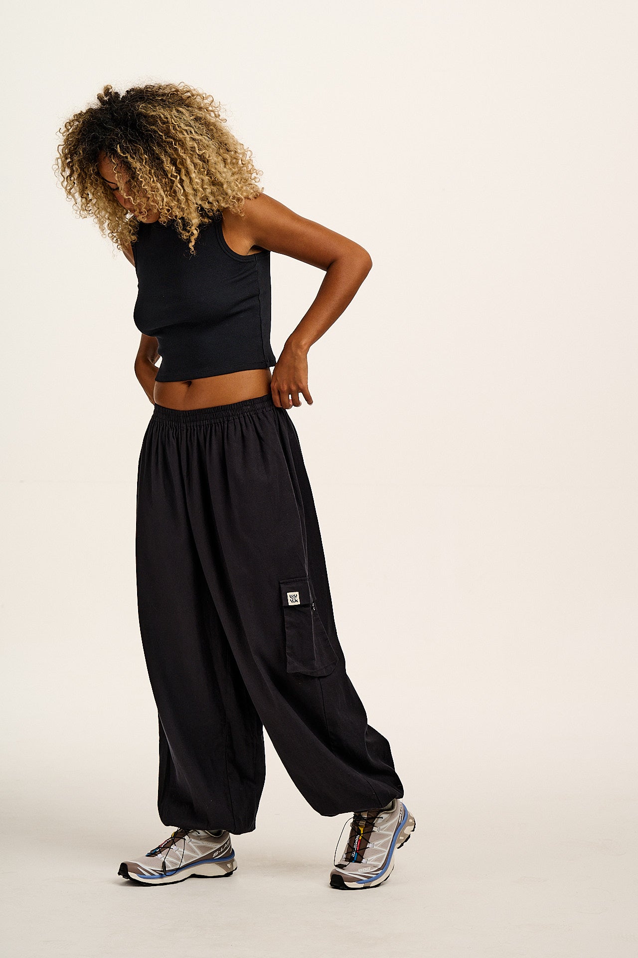 Rumi - Brushed Cotton Barrel Trousers in Black
