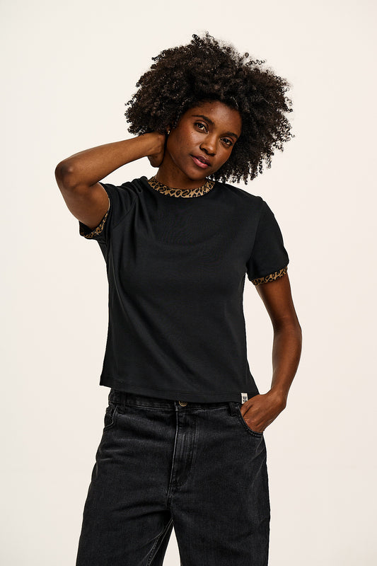 Maya - Cotton T-Shirt in Black Leopard Print