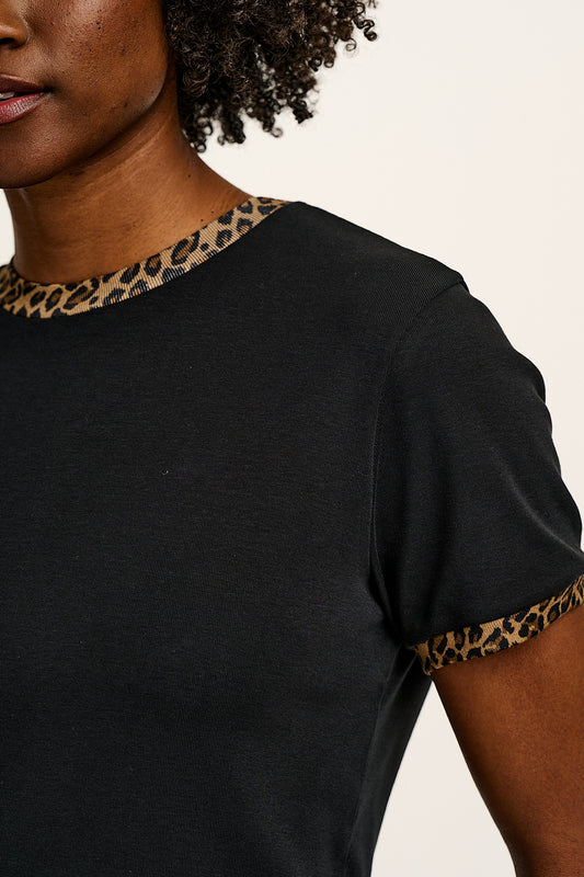 Maya - Cotton T-Shirt in Black Leopard Print