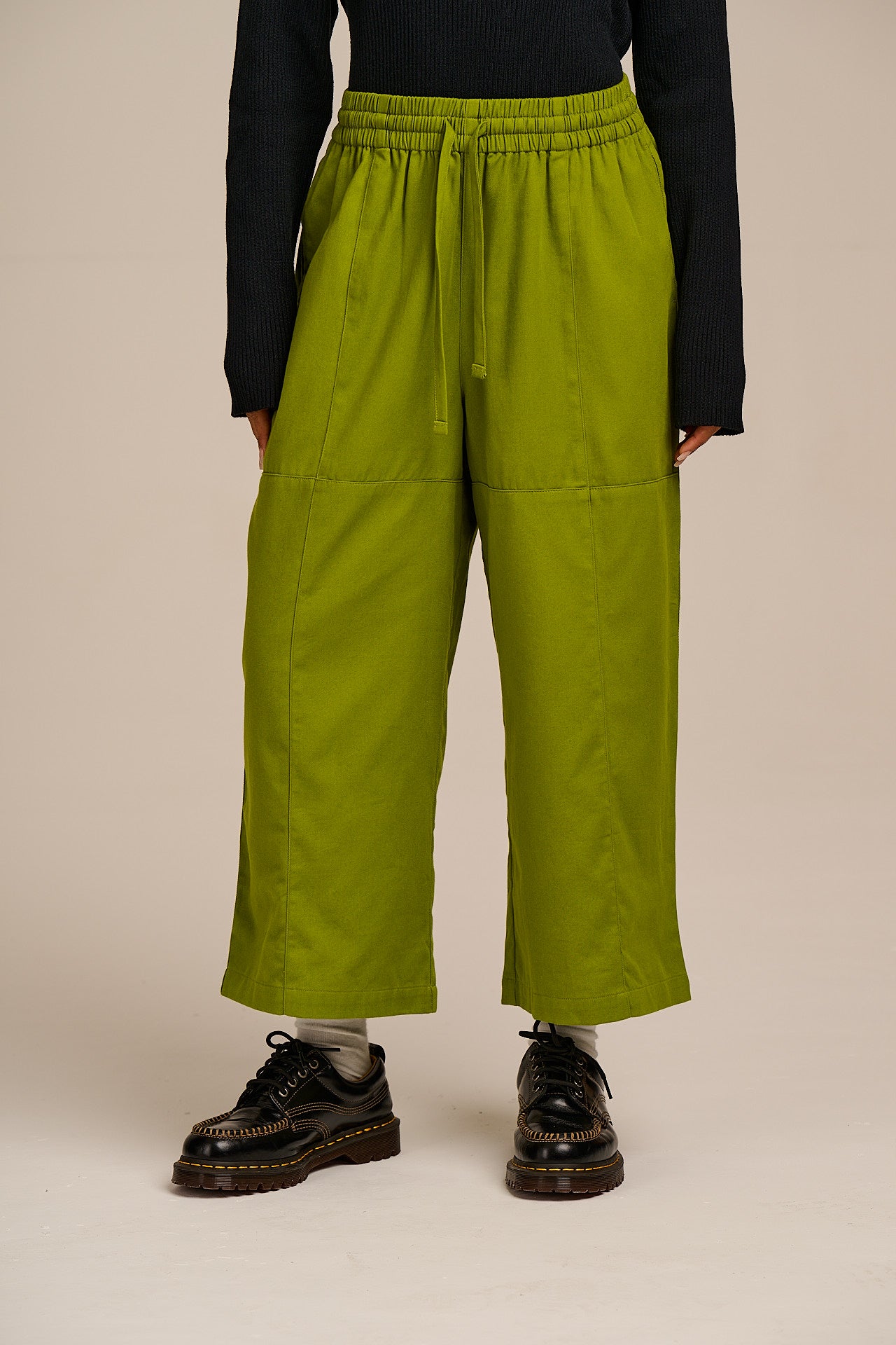 Chuck - Wide Leg Cotton Trousers in Lima Bean Green