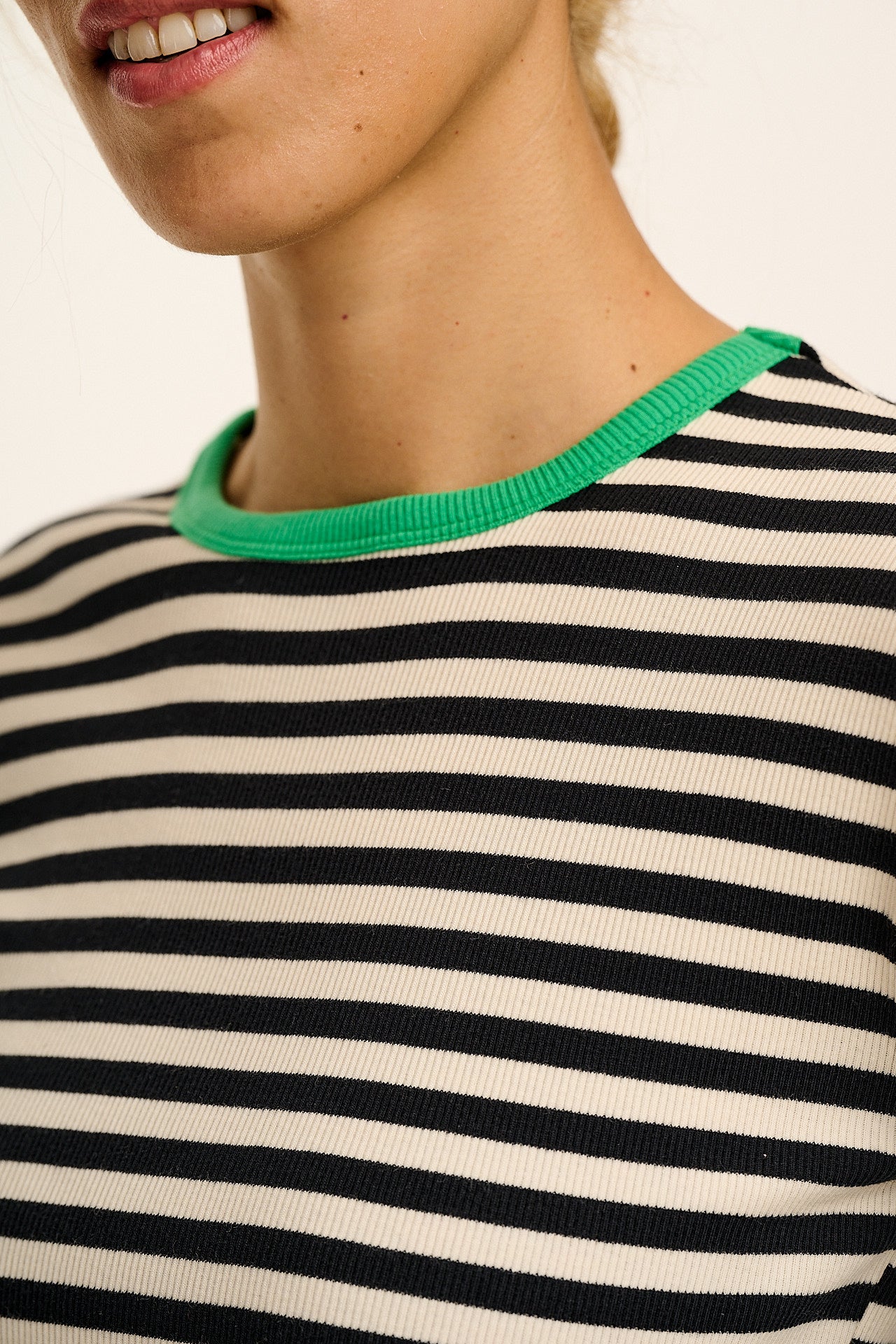 Grayson - Long Sleeve Cotton T-Shirt in Black & White Stripe