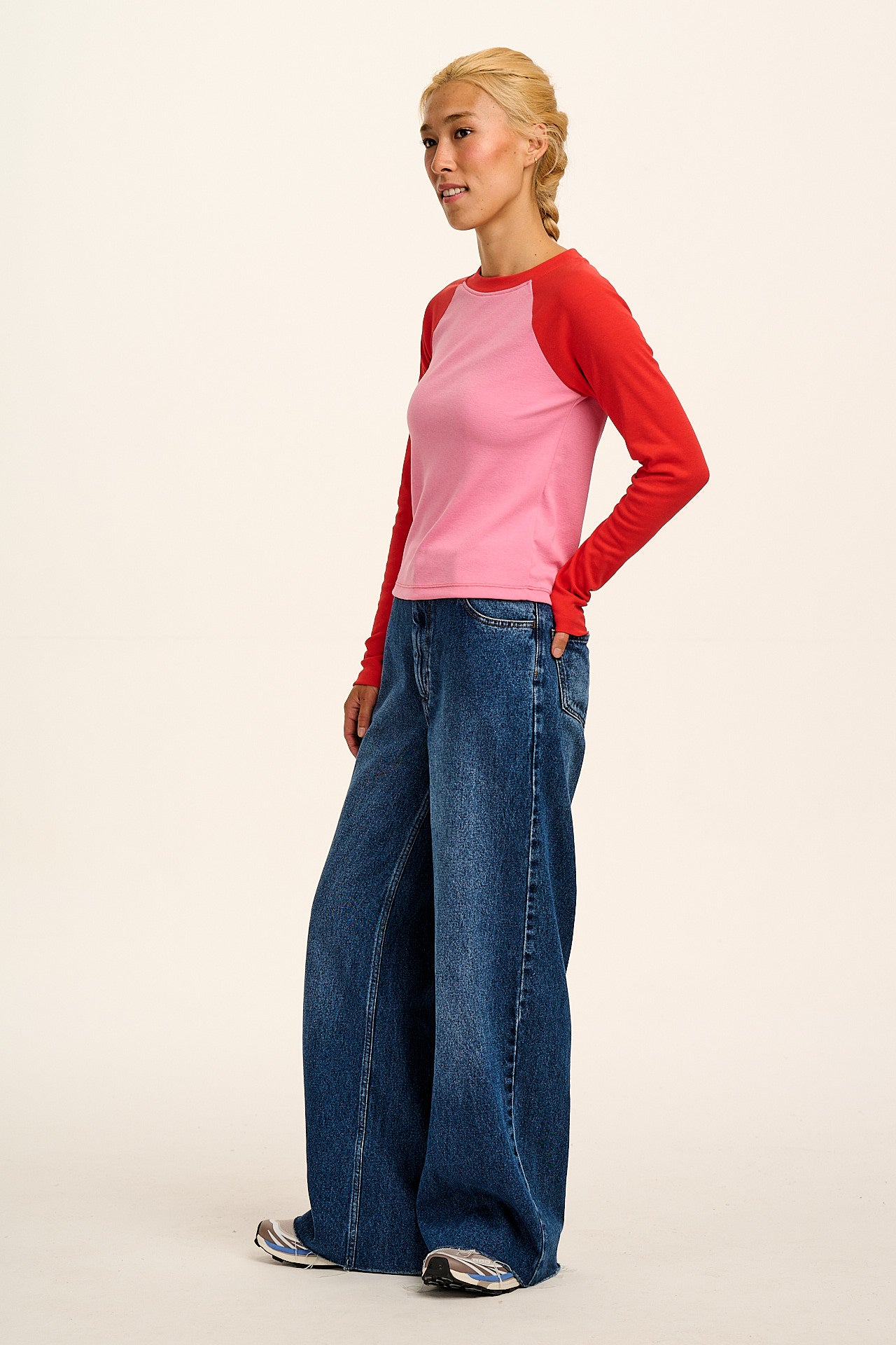 Avi - Long Sleeve Raglan T-Shirt in Pink & Red