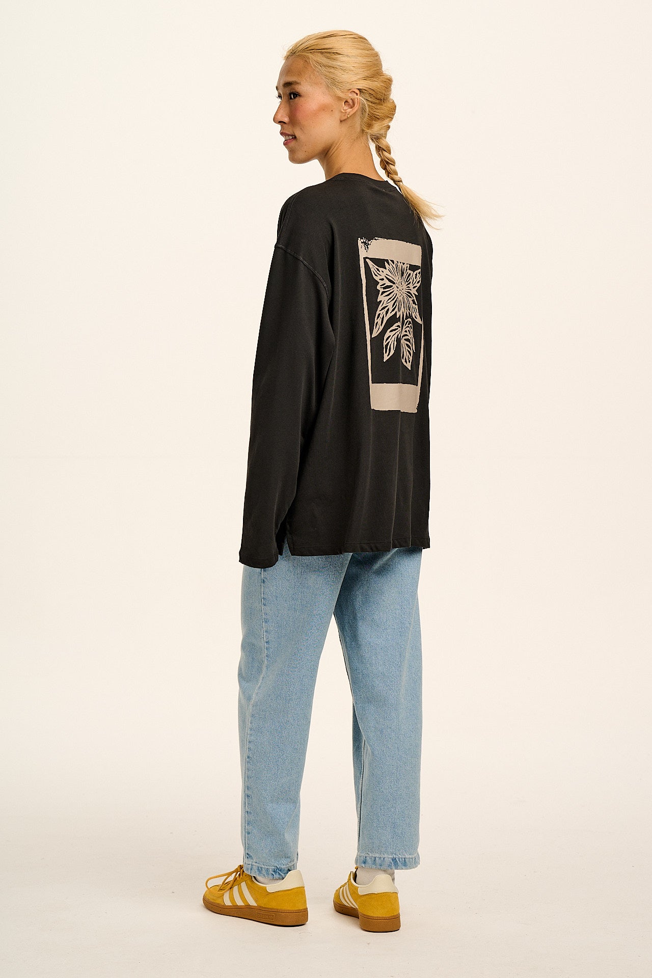 Murat - Long Sleeve Lightweight Cotton T-Shirt in Black & White Sunflower Print