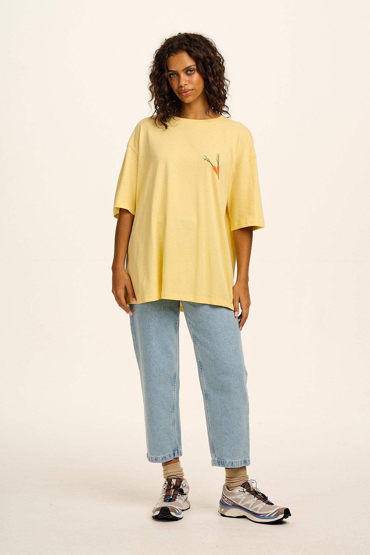 Benny - Oversized Cotton T-Shirt in Butter Home Grown Print