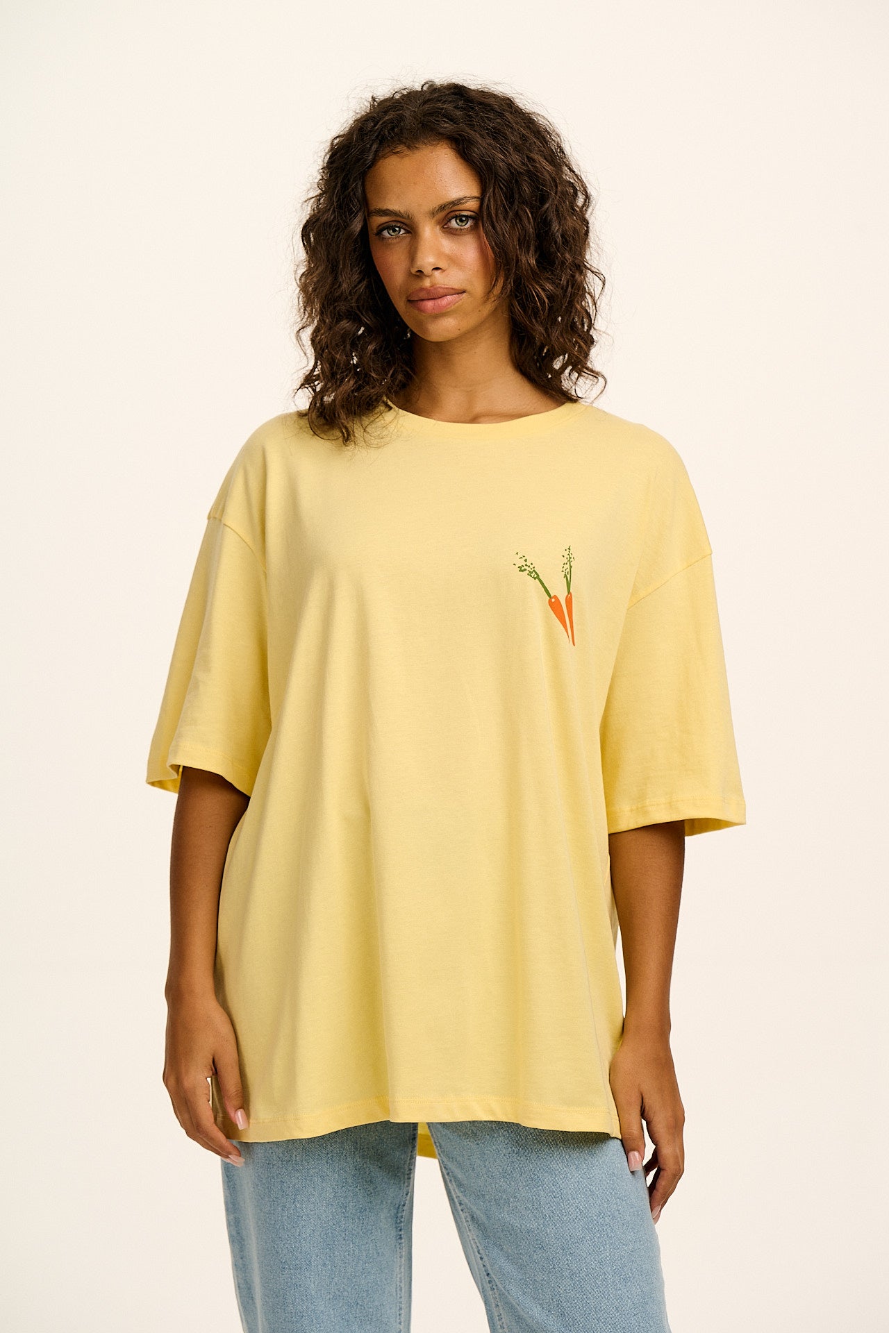 Benny - Oversized Cotton T-Shirt in Butter Home Grown Print