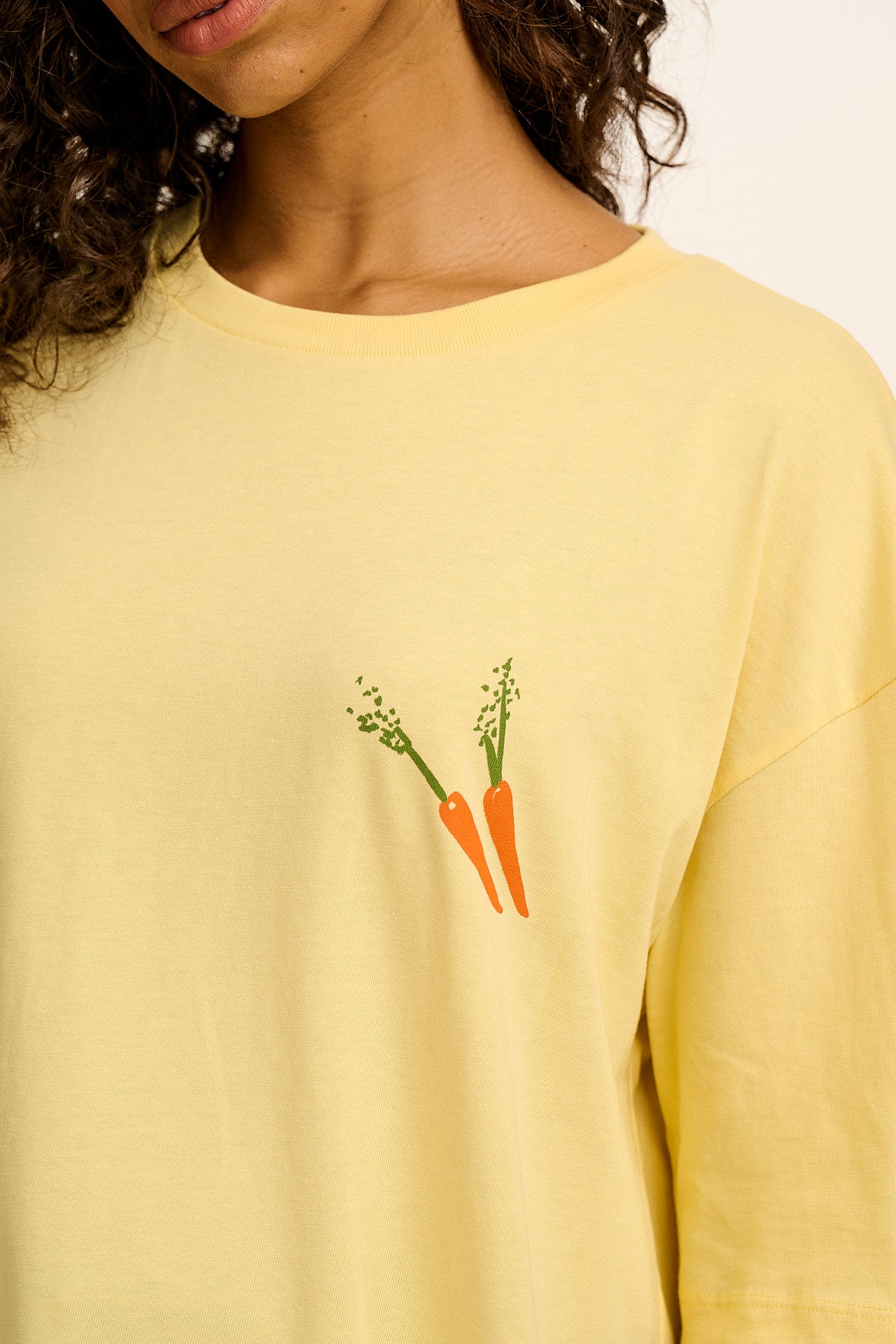 Benny - Oversized Cotton T-Shirt in Butter Home Grown Print
