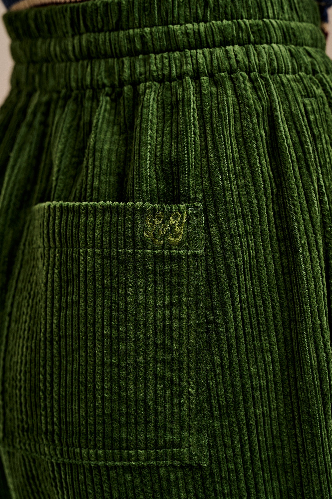 Norris - Wide Leg Corduroy Trousers in Fir Green