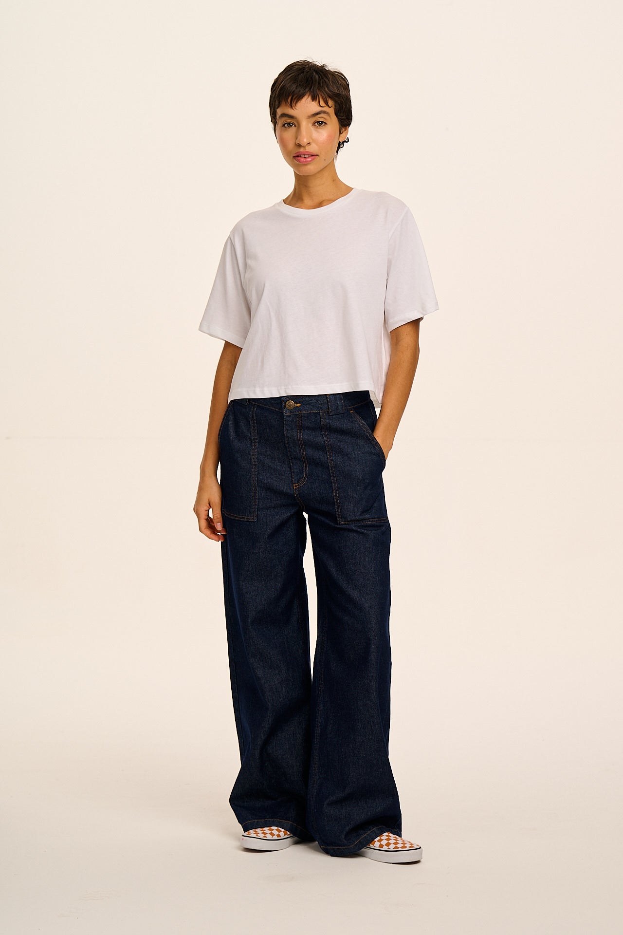 Zayla - Cropped Boxy T-Shirt in White