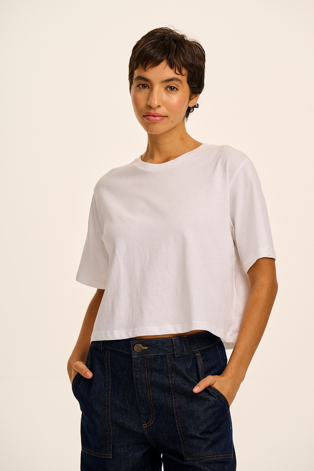 Zayla - Cropped Boxy T-Shirt in White