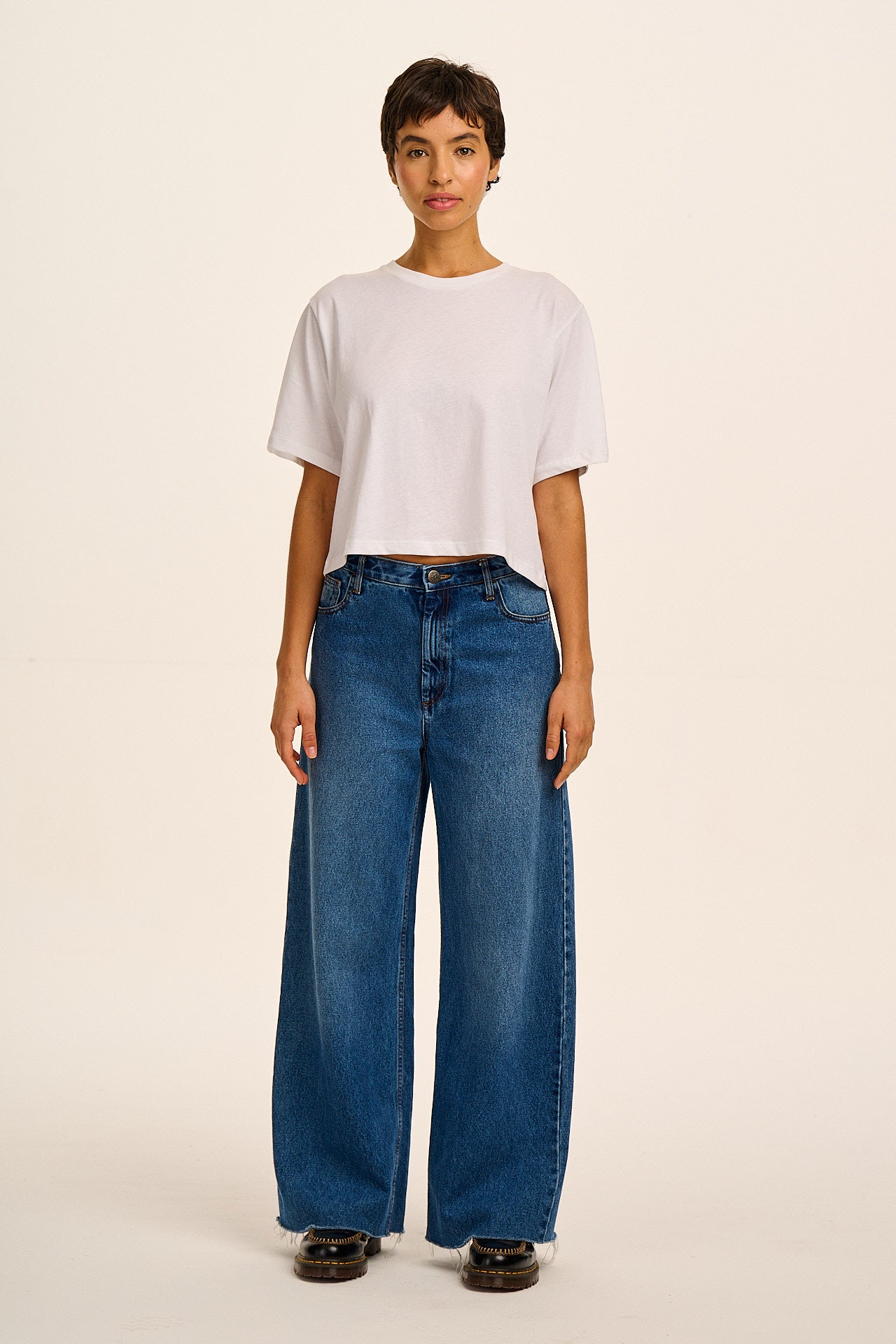 Zayla - Cropped Boxy T-Shirt in White