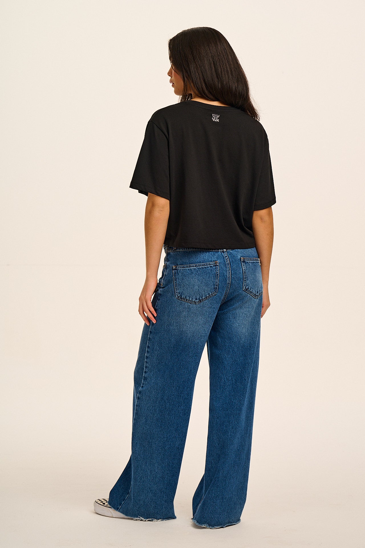 Zayla - Cropped Boxy T-Shirt in Black