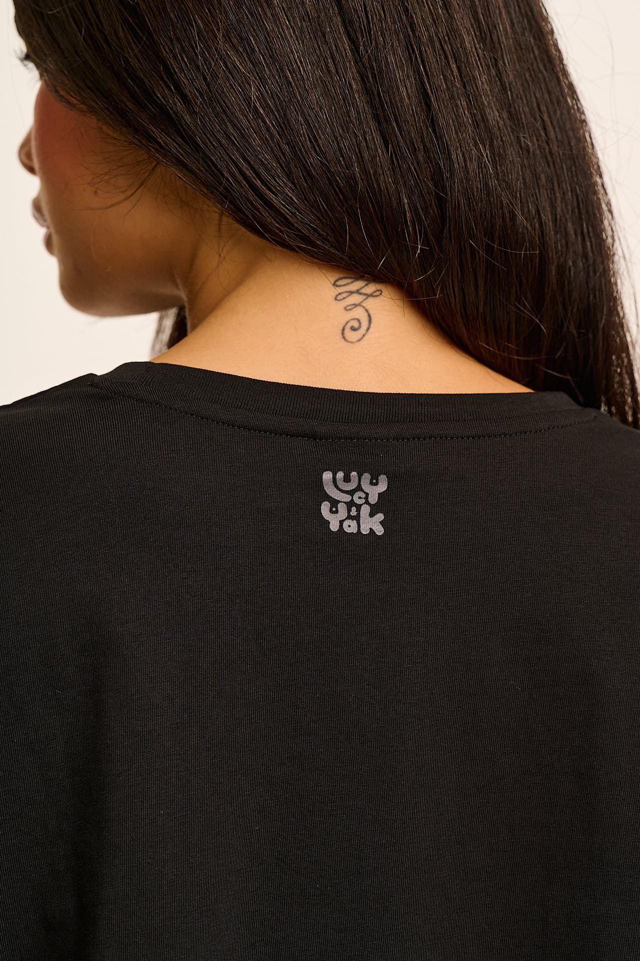 Zayla - Cropped Boxy T-Shirt in Black