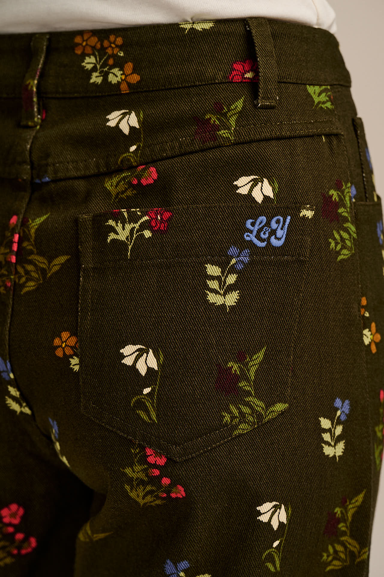 Drew -  Cropped Straight Leg Cotton Trousers in Winter Blooms