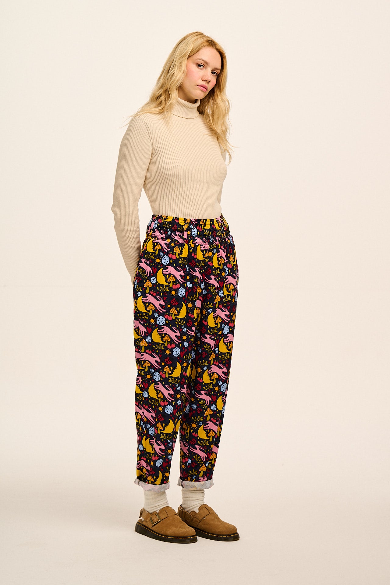 L.E. Alexa - Cotton Trousers in Bunnies Print