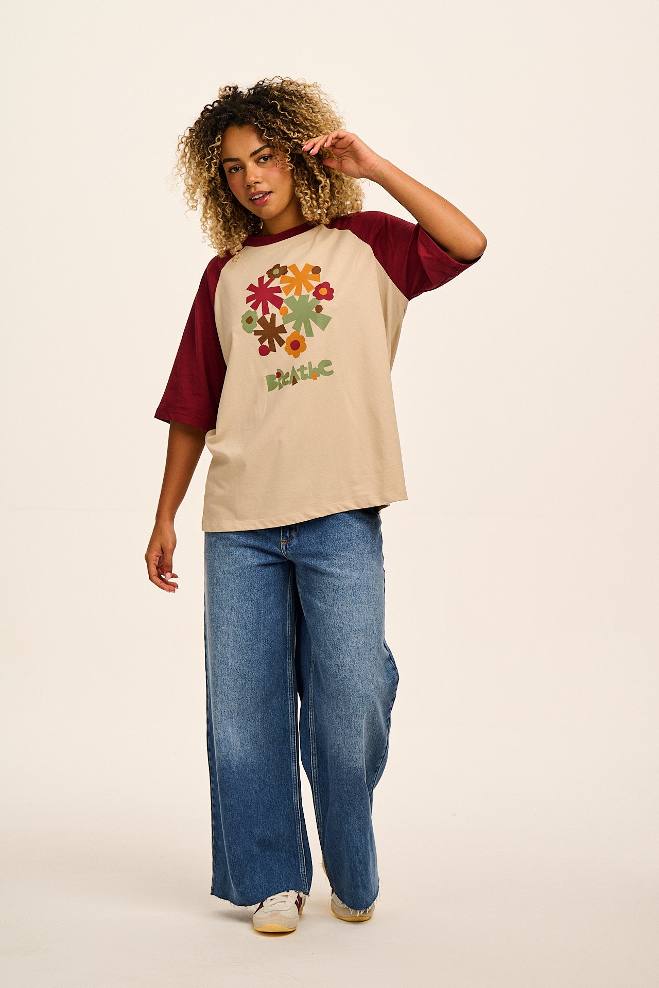 Bradley - Oversized Cotton Raglan T-Shirt in Ecru Breathe Print