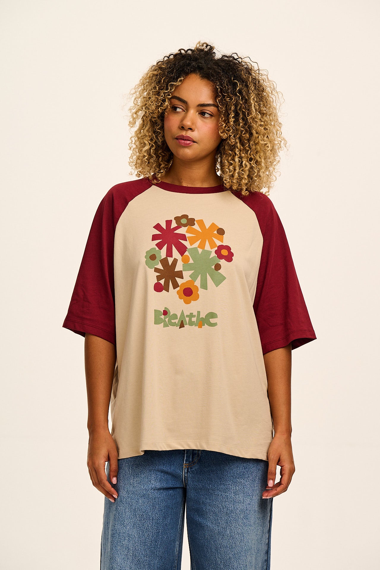 Bradley - Oversized Cotton Raglan T-Shirt in Ecru Breathe Print