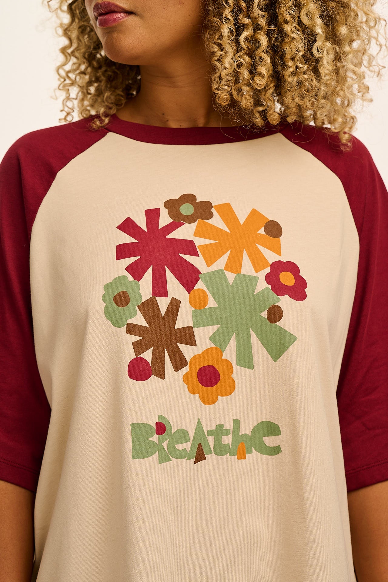 Bradley - Oversized Cotton Raglan T-Shirt in Ecru Breathe Print