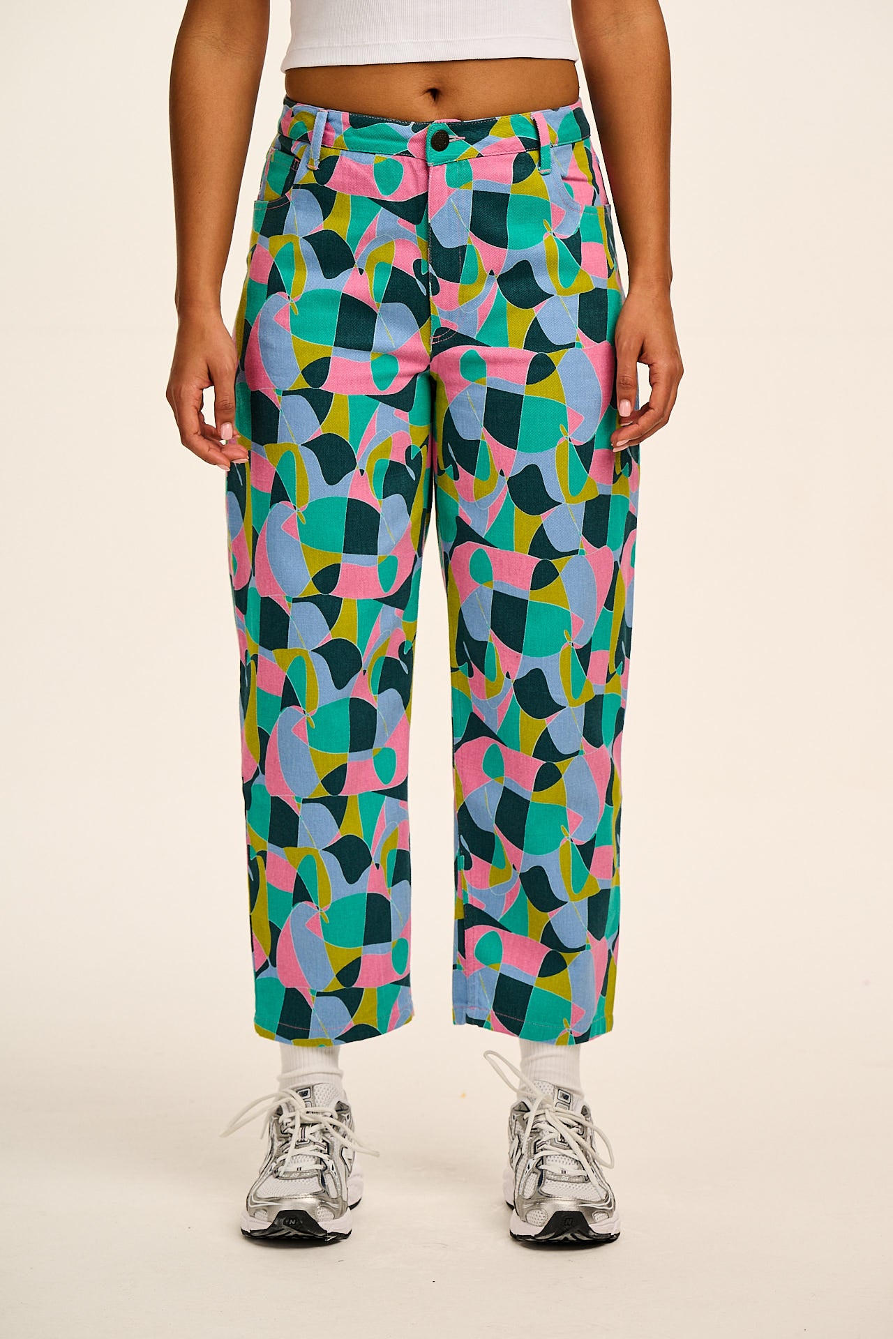Drew - Cropped Straight Leg Cotton Trousers in Make a Statement Geo Print