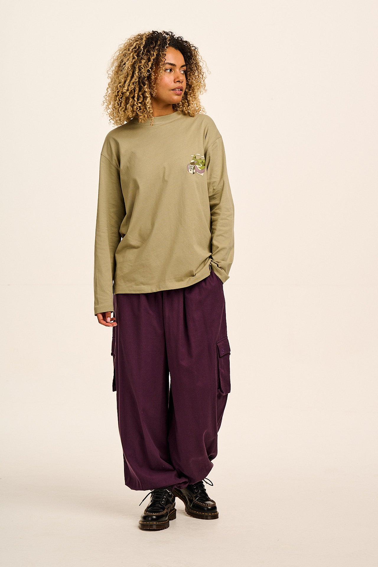 Murat - Long Sleeve Lightweight Cotton T-Shirt in Green Follow Trails Print