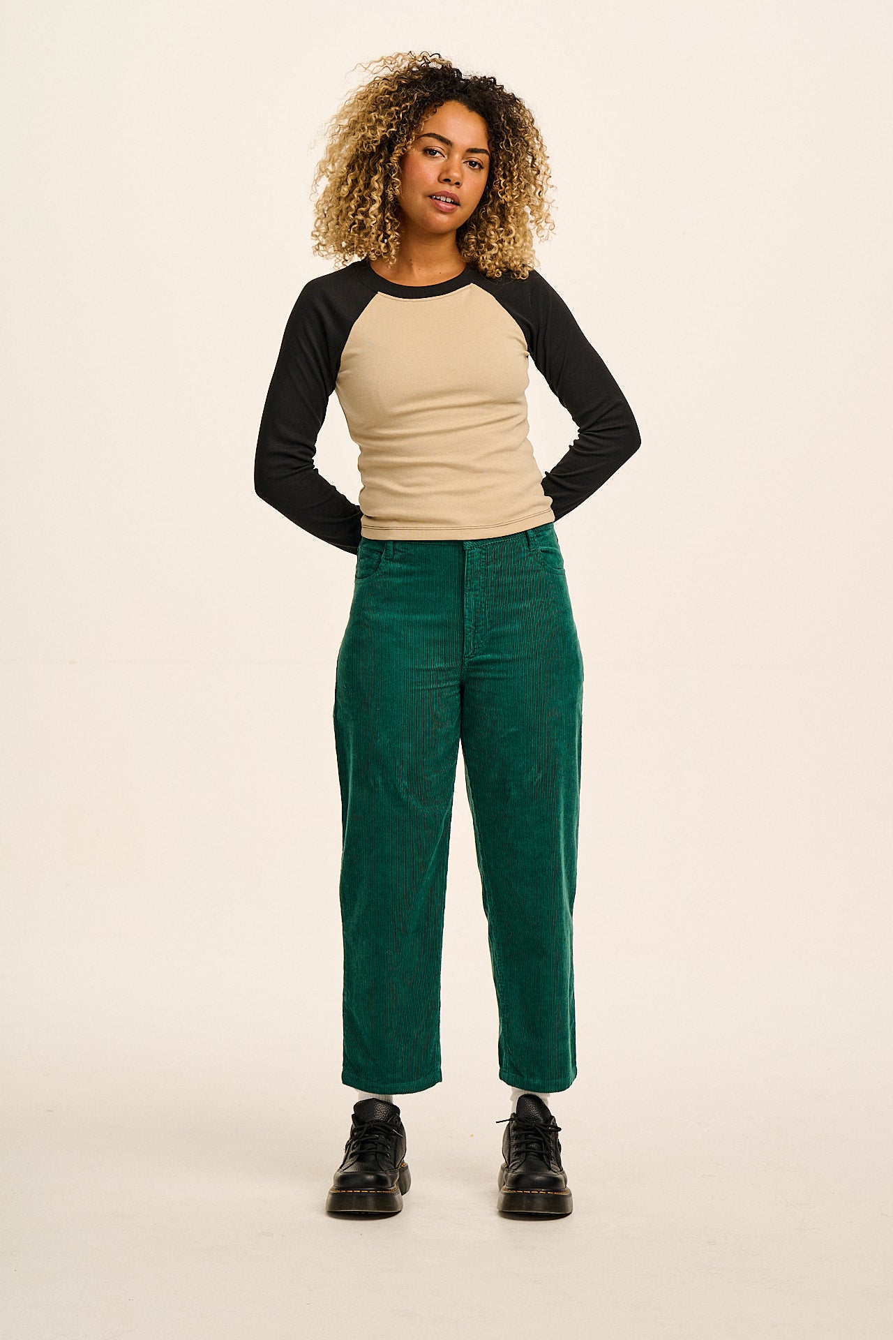 Drew - Cropped Straight Leg Corduroy Trousers in Teal