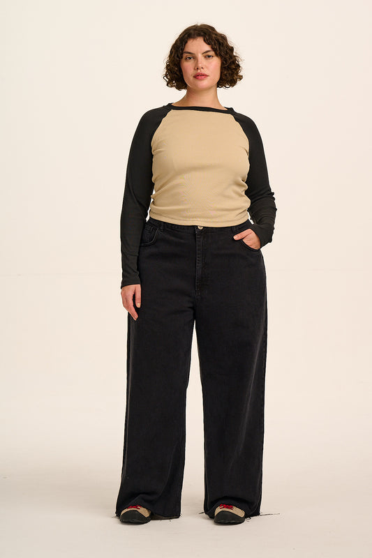 Carter - High Waisted Denim Jeans in Washed Black