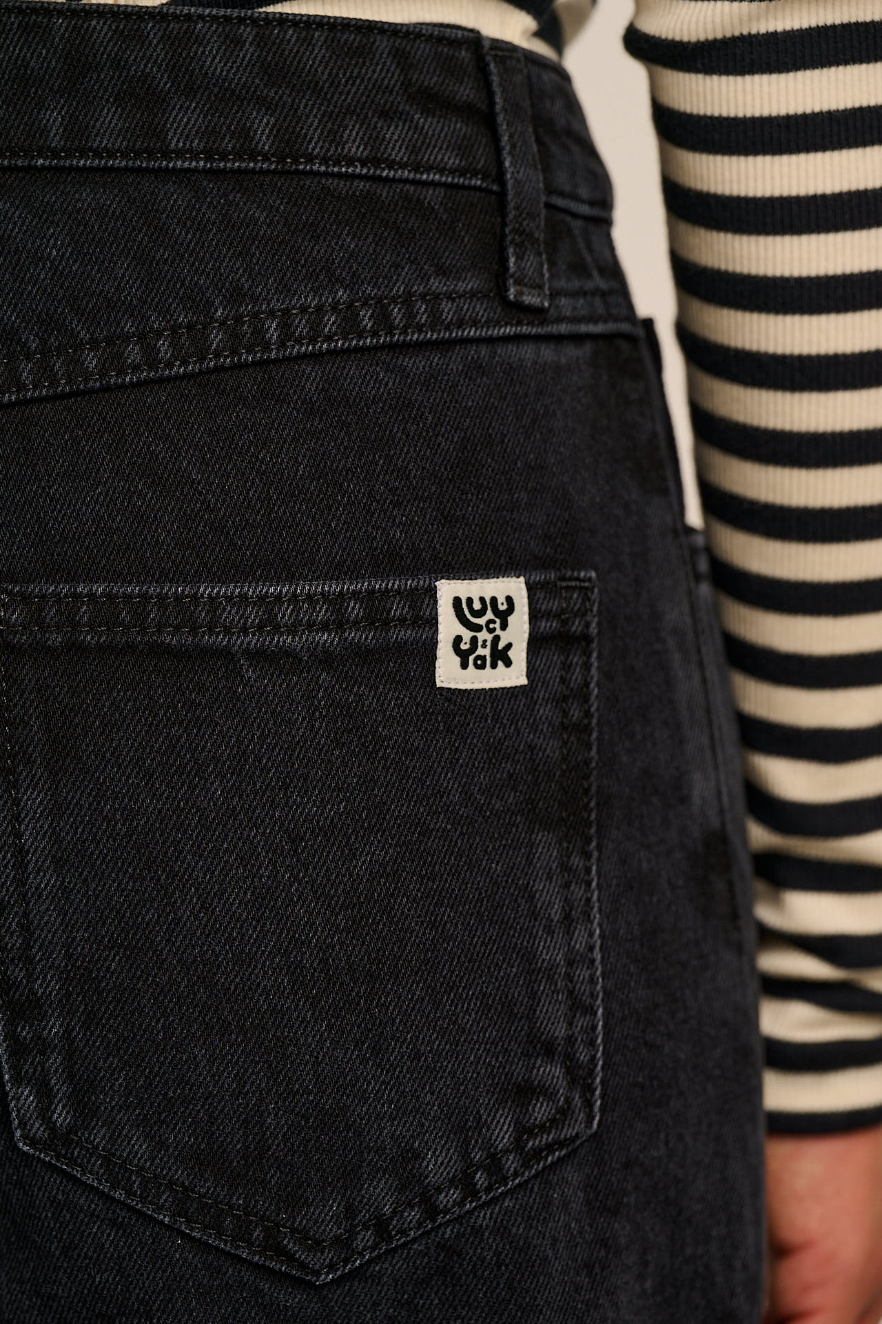 Carter - High Waisted Denim Jeans in Washed Black