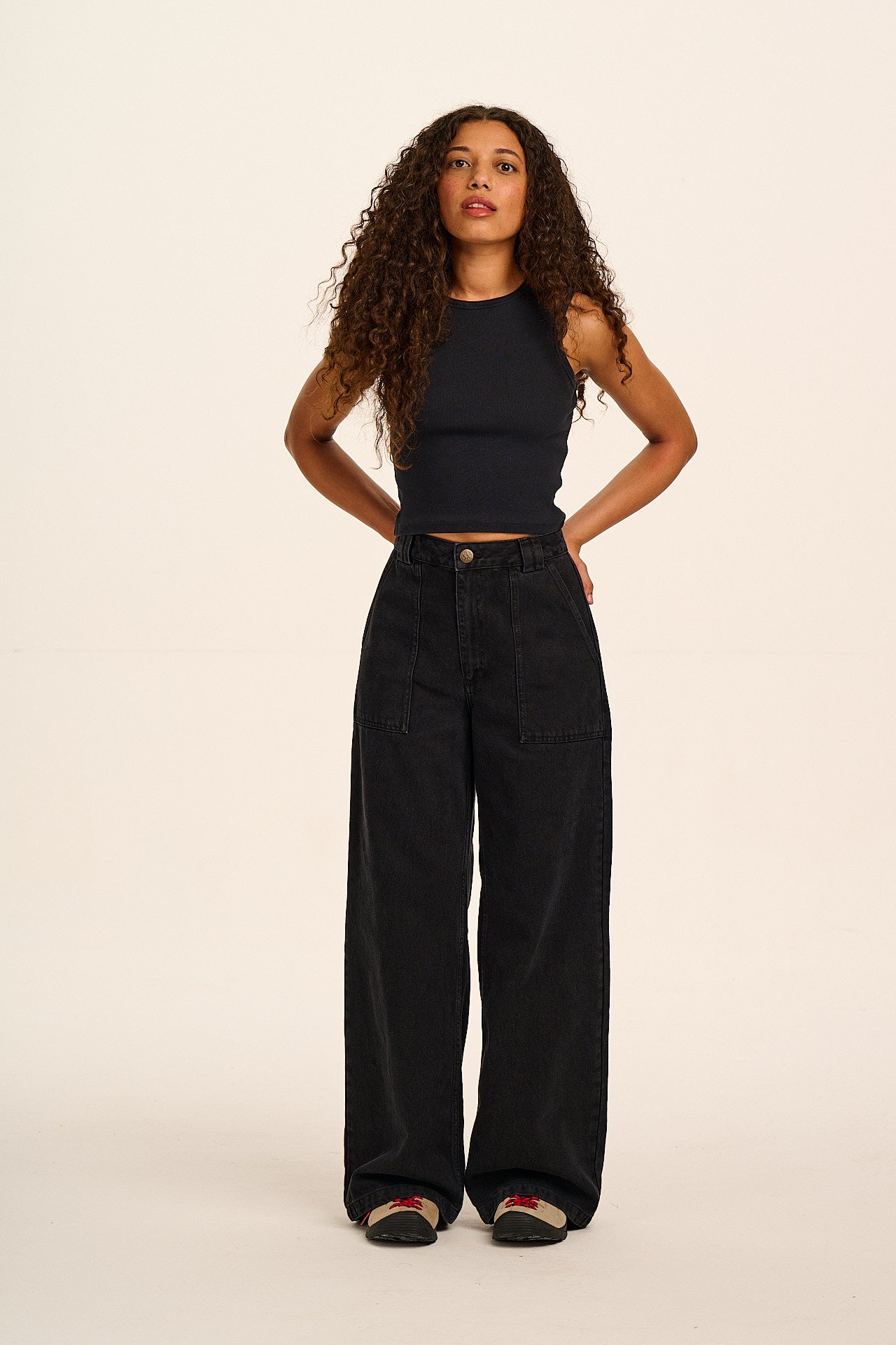 Delores - Wide Leg Denim Jeans in Washed Black